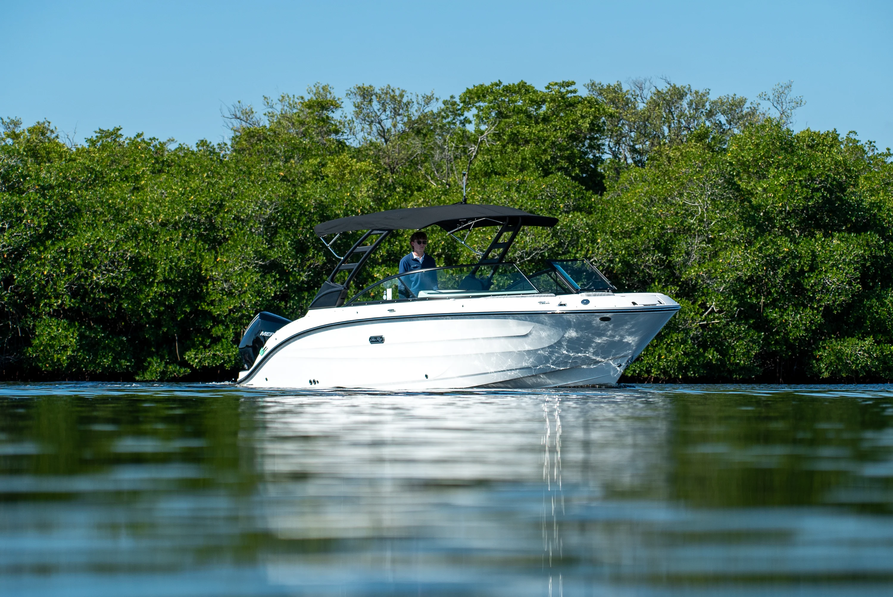 2026 Sea Ray SDX 250 Outboard Image Thumbnail #25