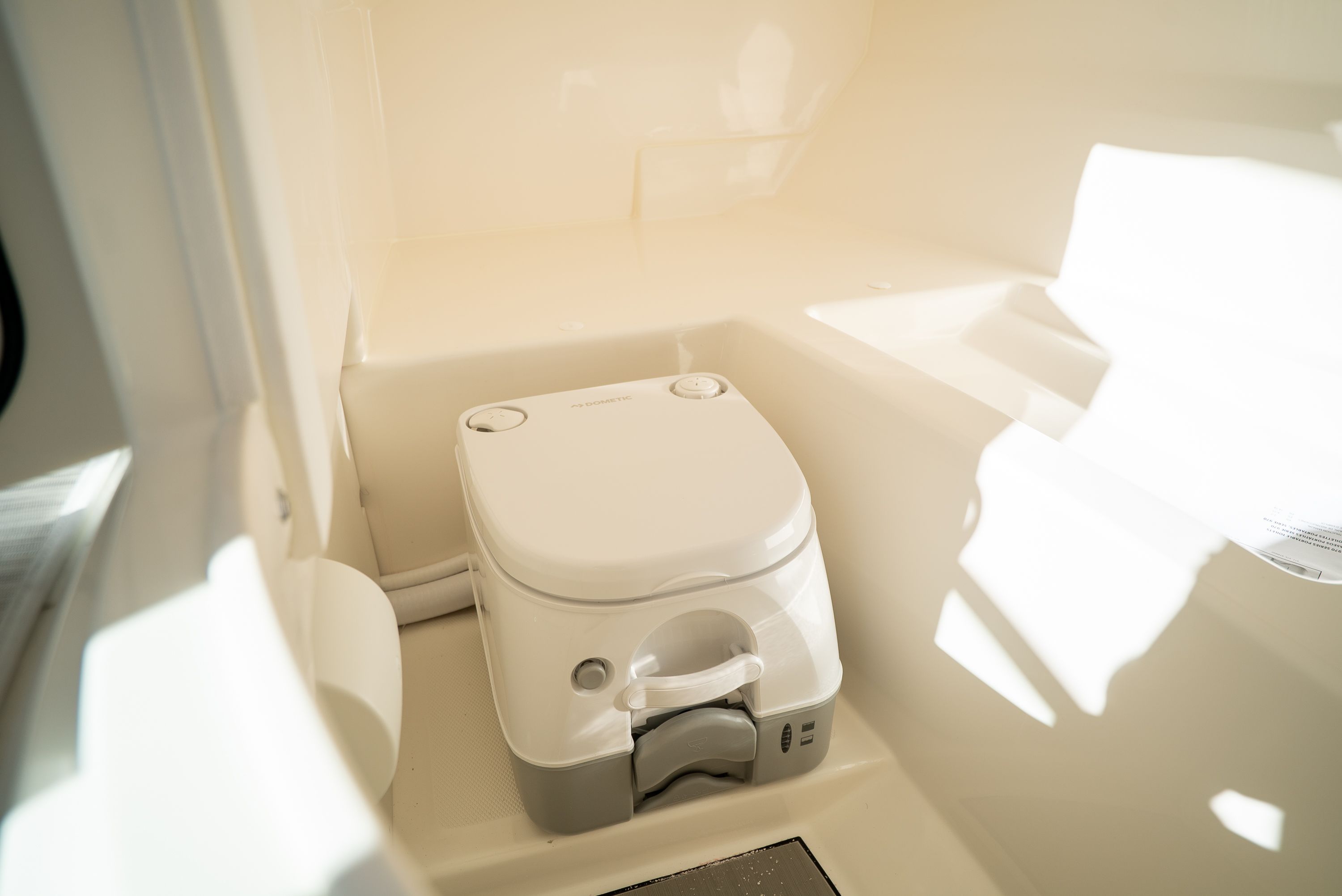 2026 Sea Ray SDX 250 Outboard Image Thumbnail #17