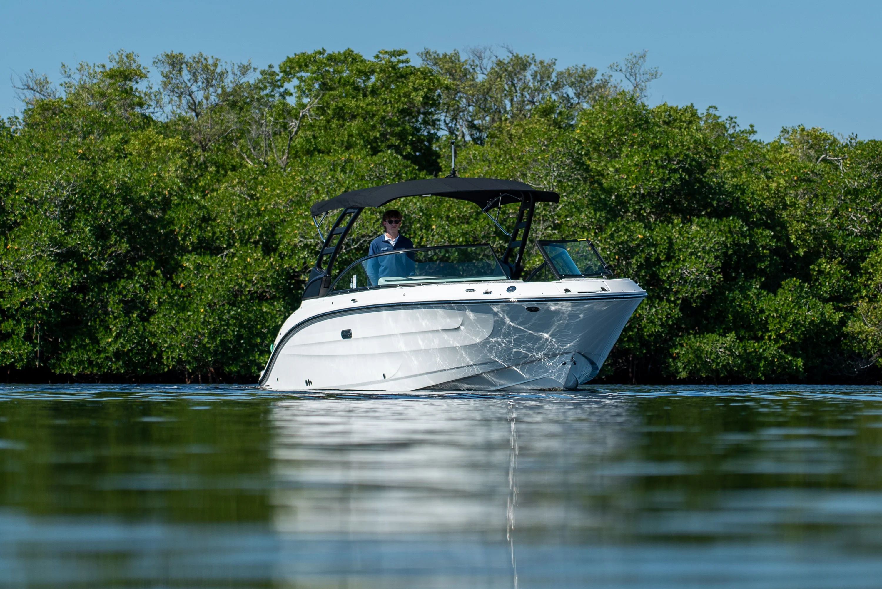 2026 Sea Ray SDX 250 Outboard Image Thumbnail #24