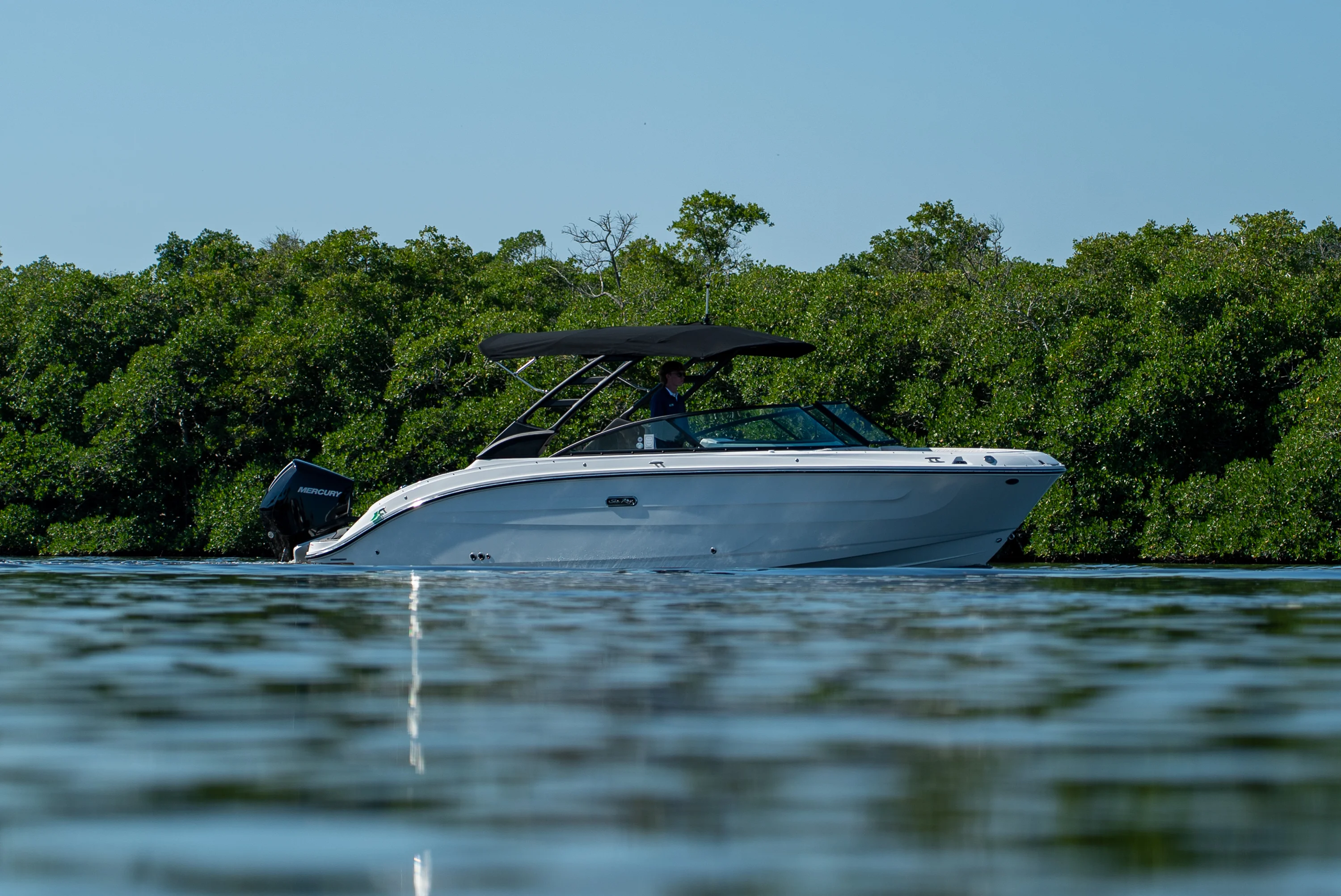2026 Sea Ray SDX 250 Outboard Image Thumbnail #26