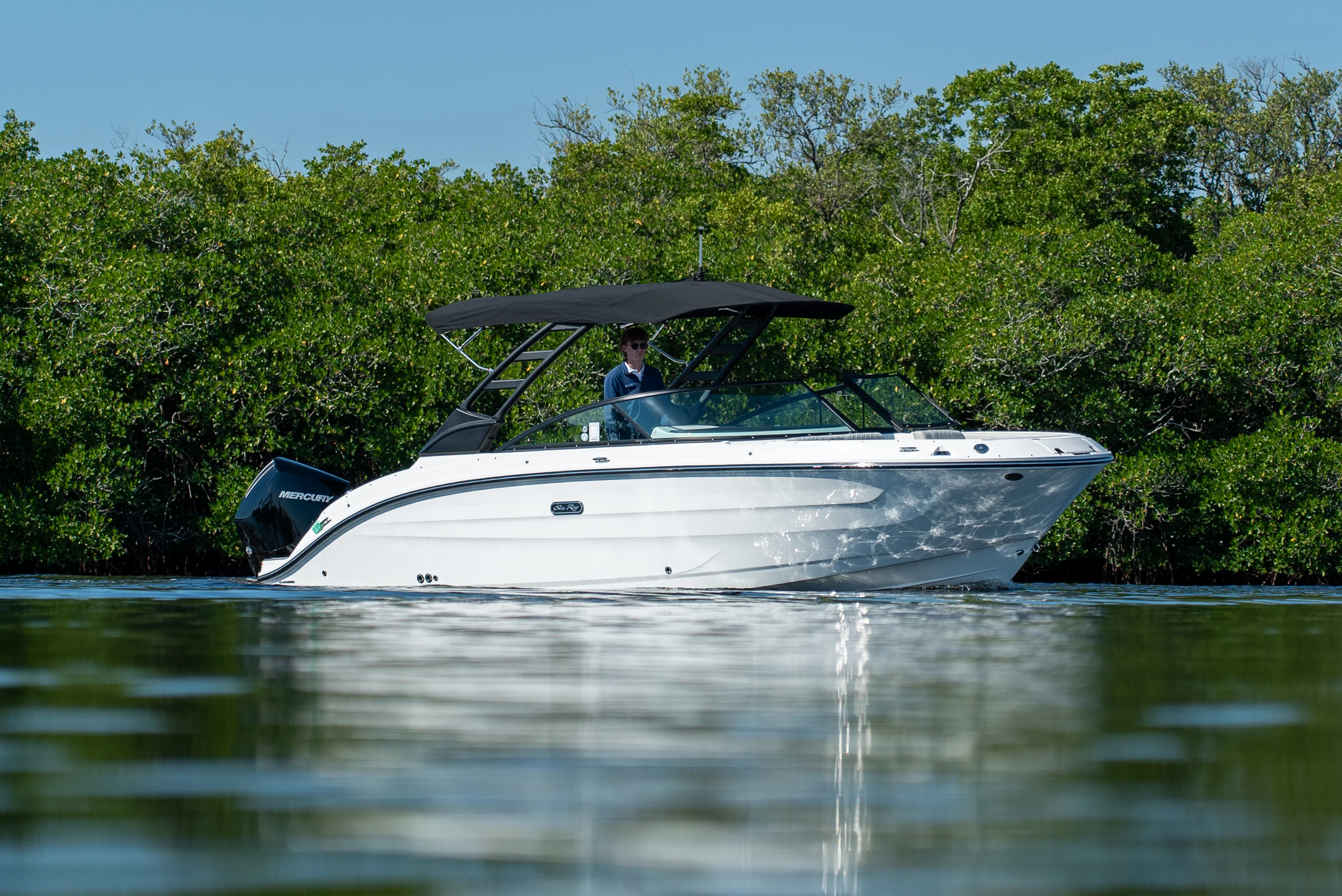 2026 Sea Ray SDX 250 Outboard Image Thumbnail #0