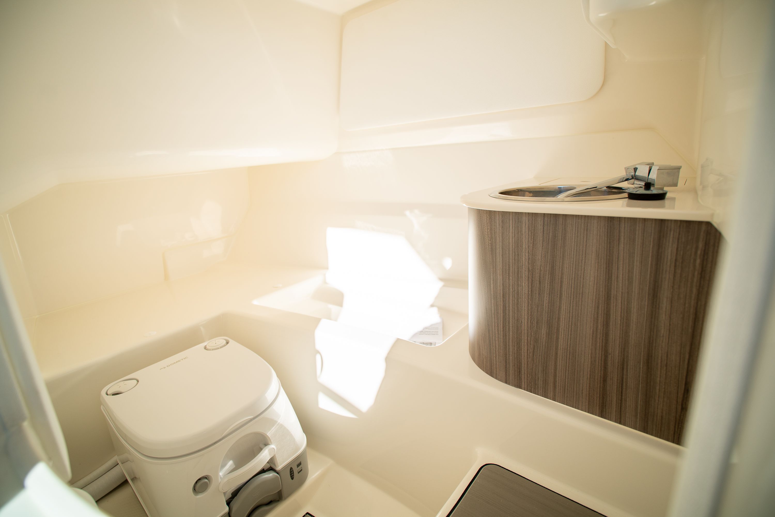 2026 Sea Ray SDX 250 Outboard Image Thumbnail #16