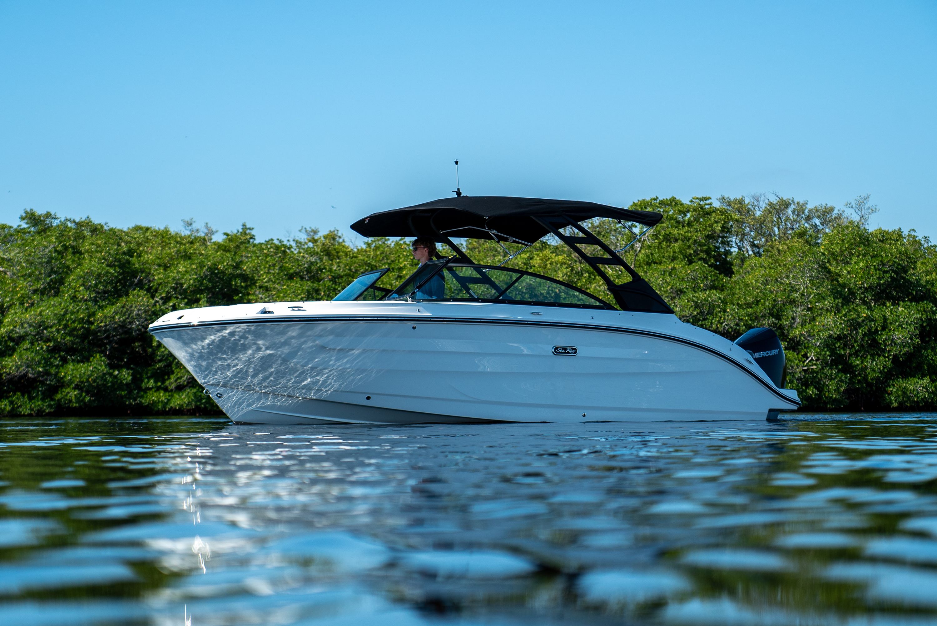 2026 Sea Ray SDX 250 Outboard Image Thumbnail #2