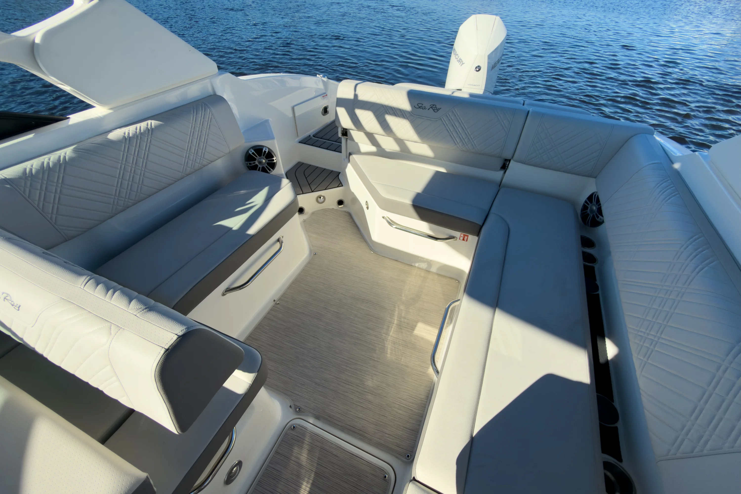 2026 Sea Ray SDX 270 Outboard Image Thumbnail #10