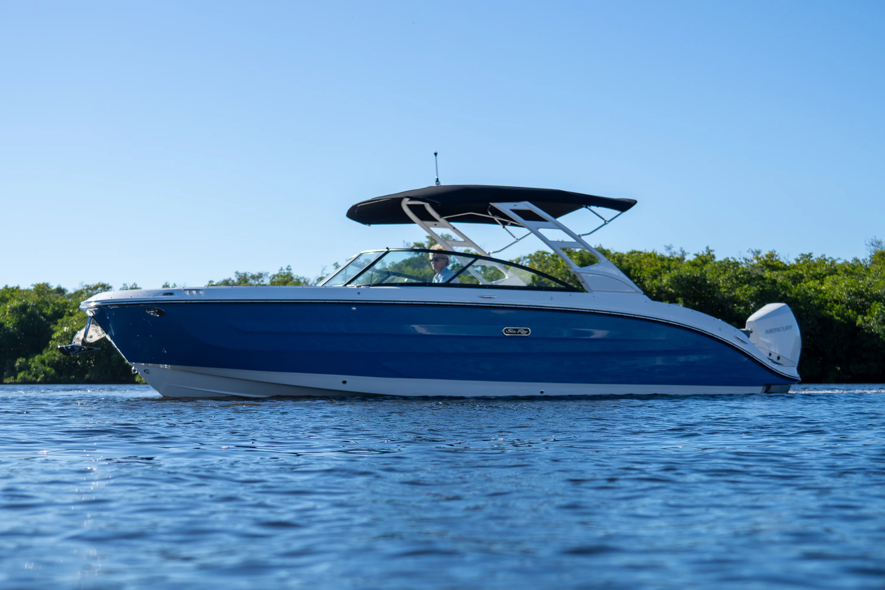 2026 Sea Ray SDX 270 Outboard Image Thumbnail #3