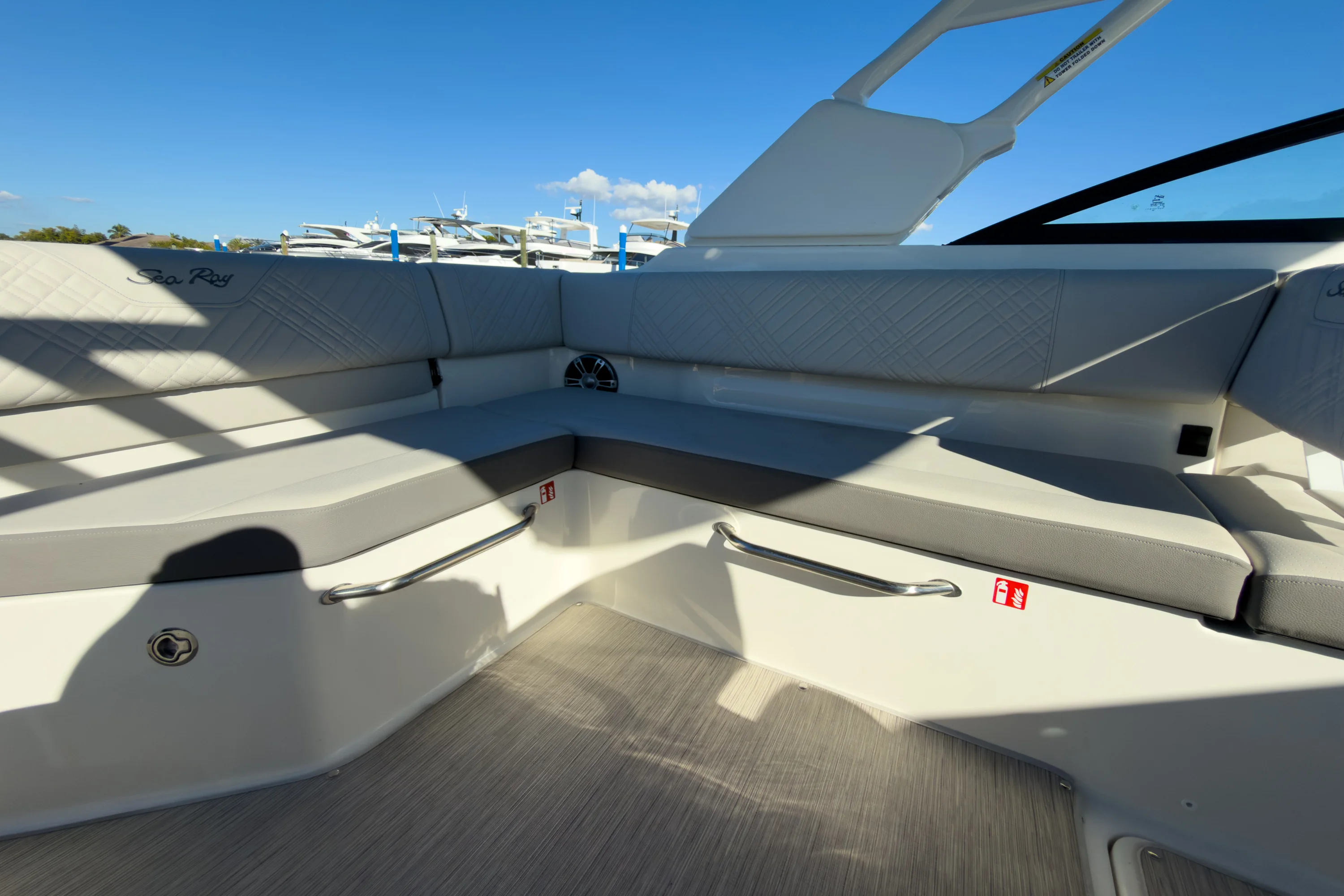 2026 Sea Ray SDX 270 Outboard Image Thumbnail #8