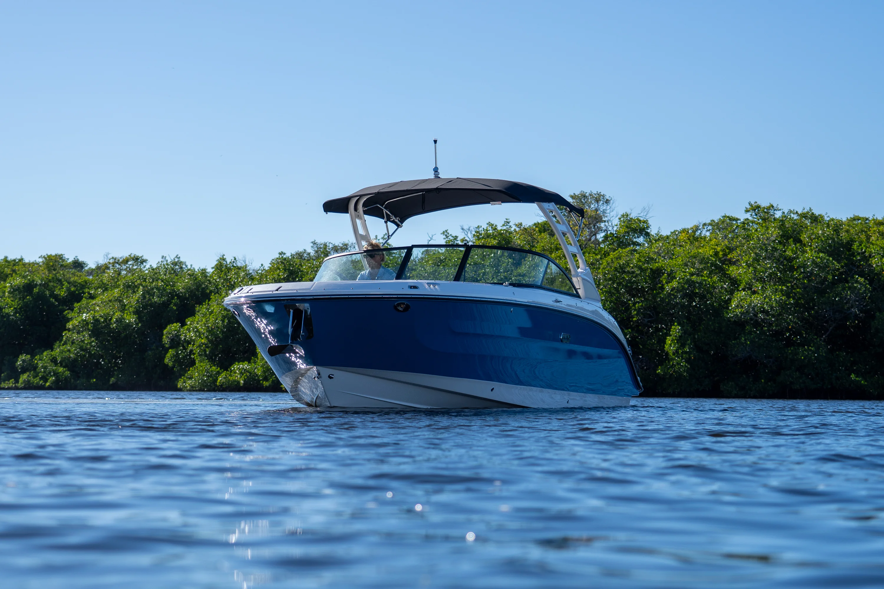 2026 Sea Ray SDX 270 Outboard Image Thumbnail #31