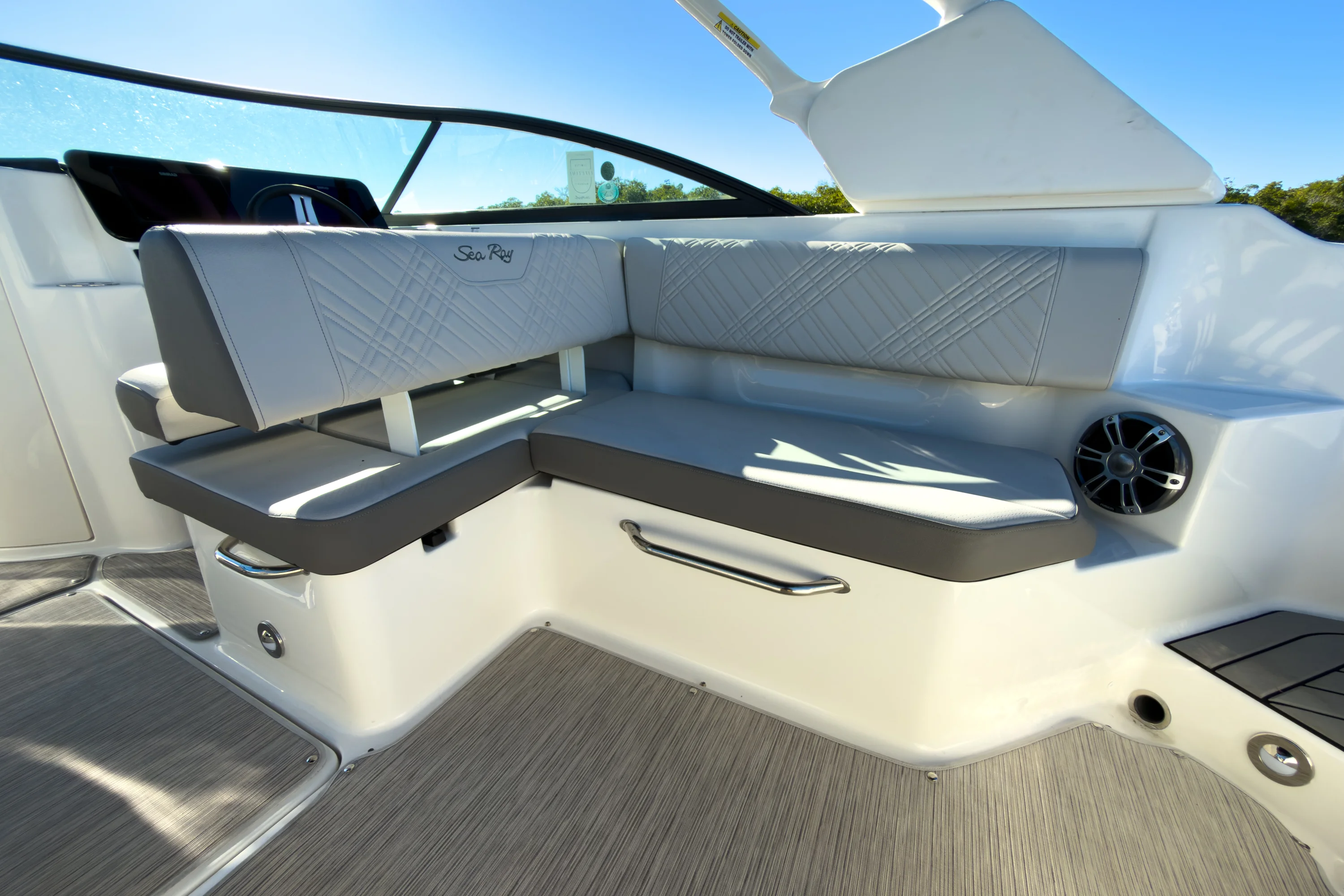 2026 Sea Ray SDX 270 Outboard Image Thumbnail #9