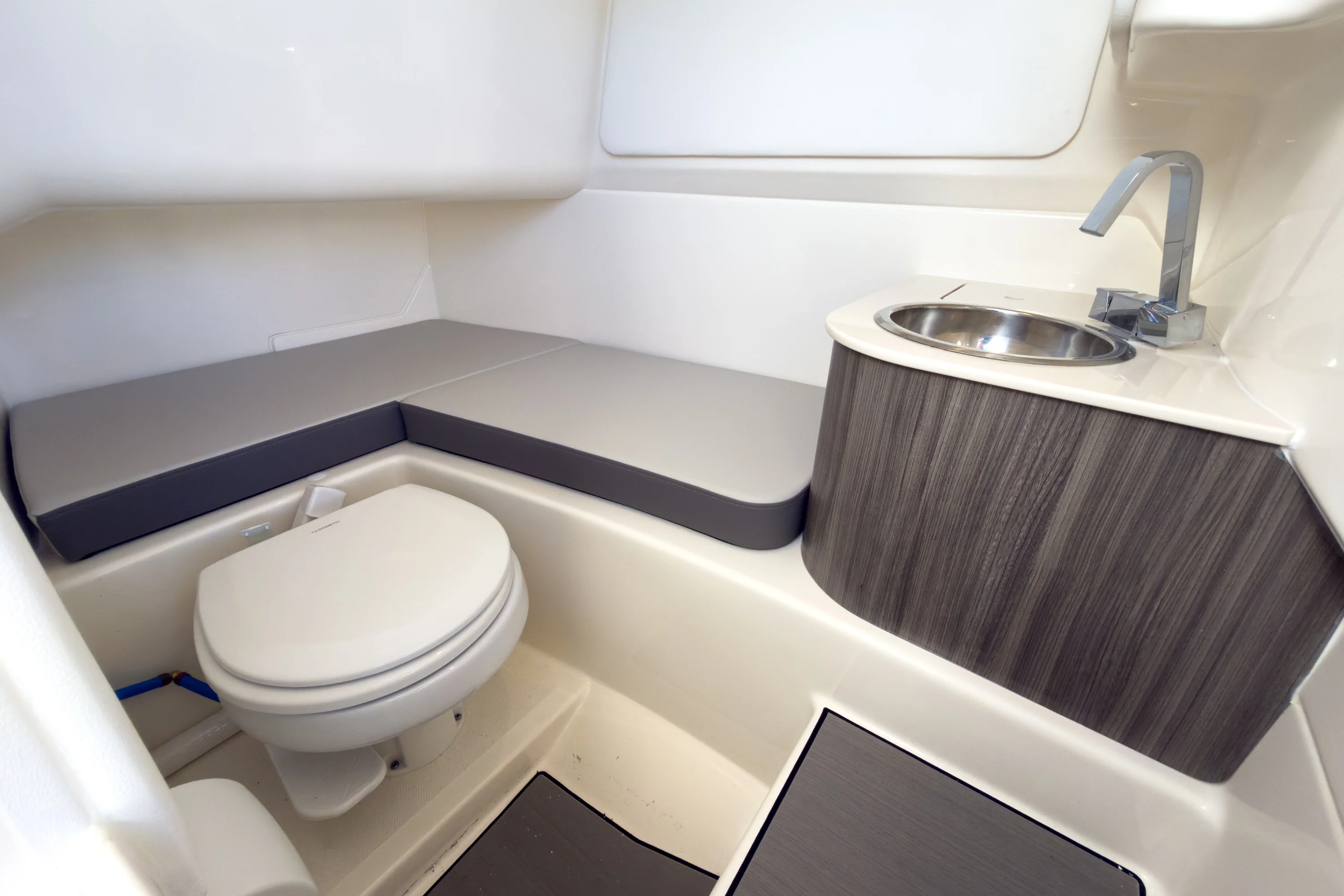 2026 Sea Ray SDX 270 Outboard Image Thumbnail #15