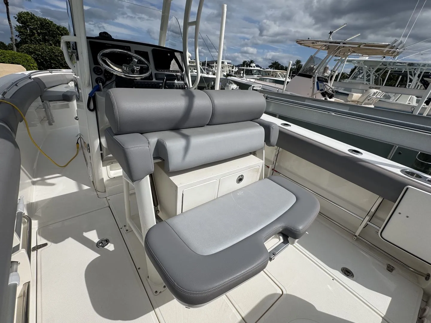 2022 Boston Whaler 230 OUTRAGE Image Thumbnail #26