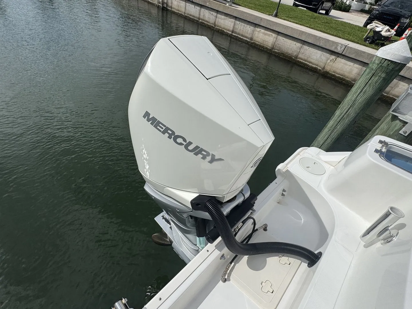 2022 Boston Whaler 230 OUTRAGE Image Thumbnail #3