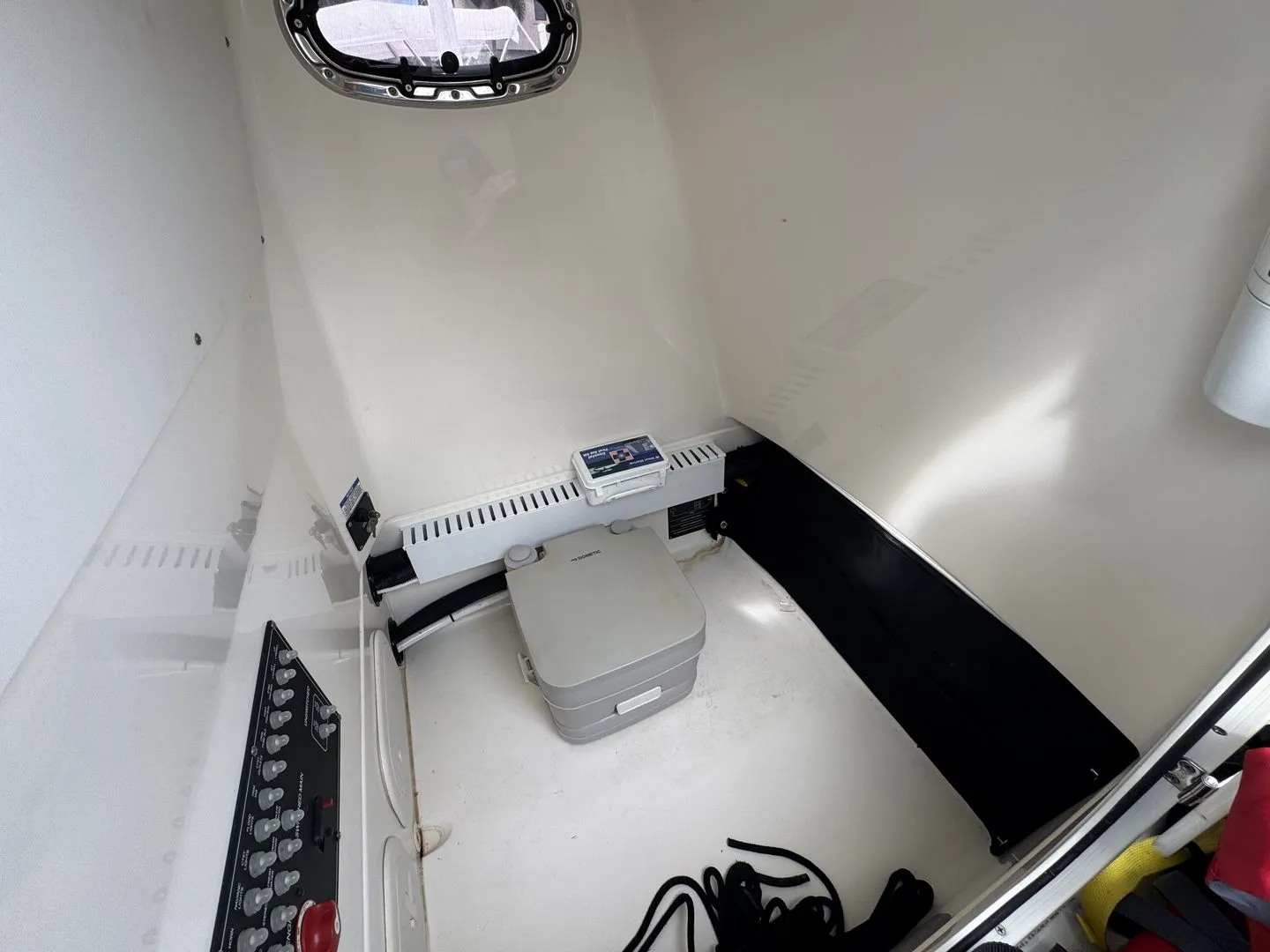 2022 Boston Whaler 230 OUTRAGE Image Thumbnail #27