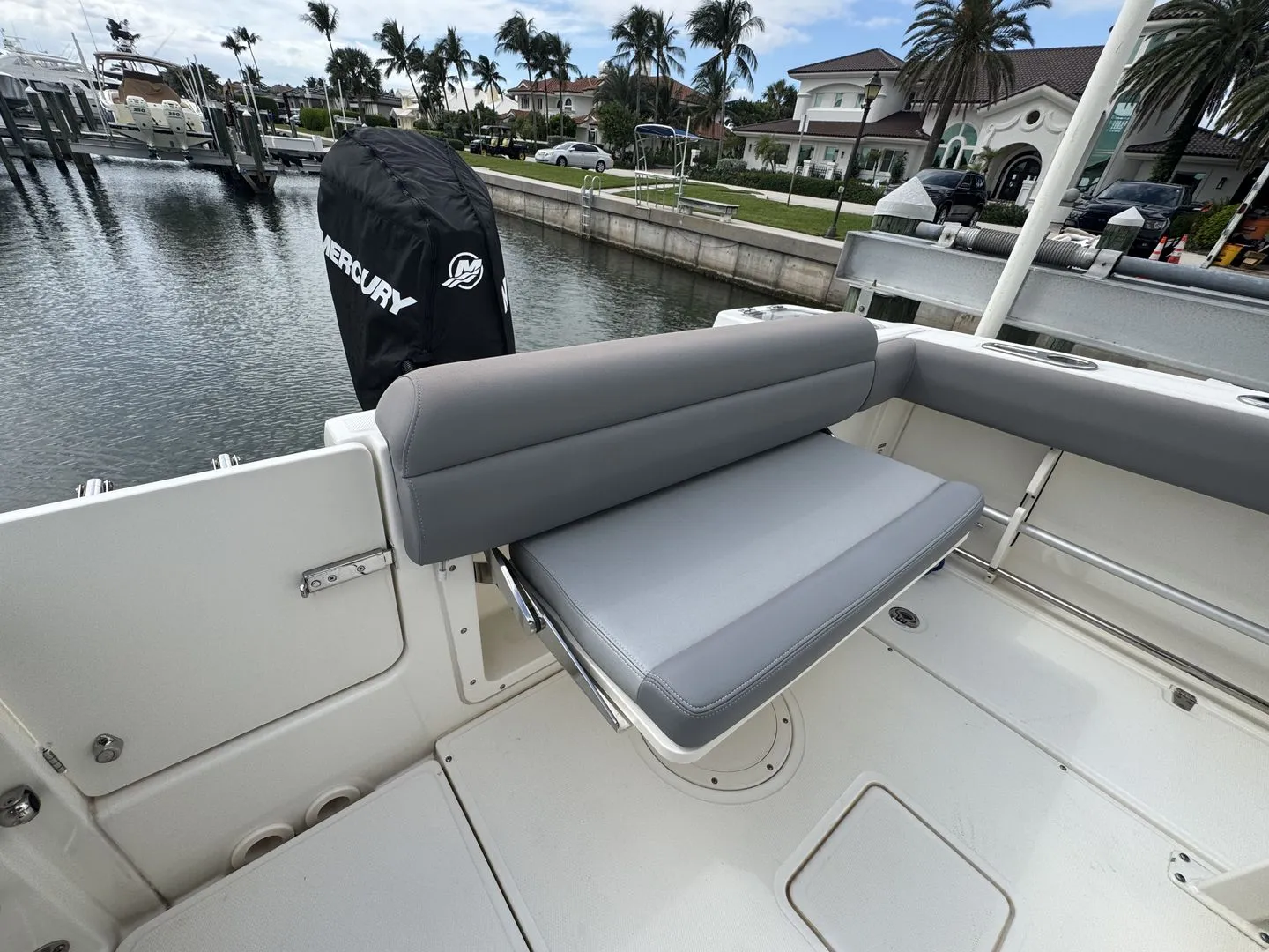 2022 Boston Whaler 230 OUTRAGE Image Thumbnail #14