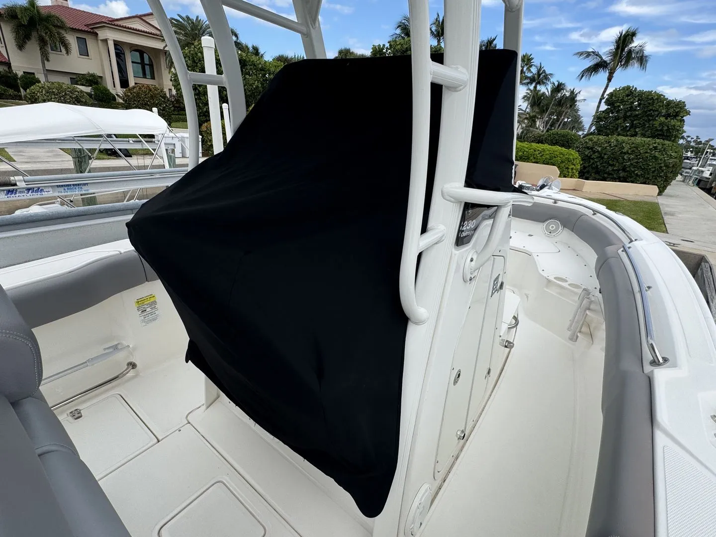 2022 Boston Whaler 230 OUTRAGE Image Thumbnail #28