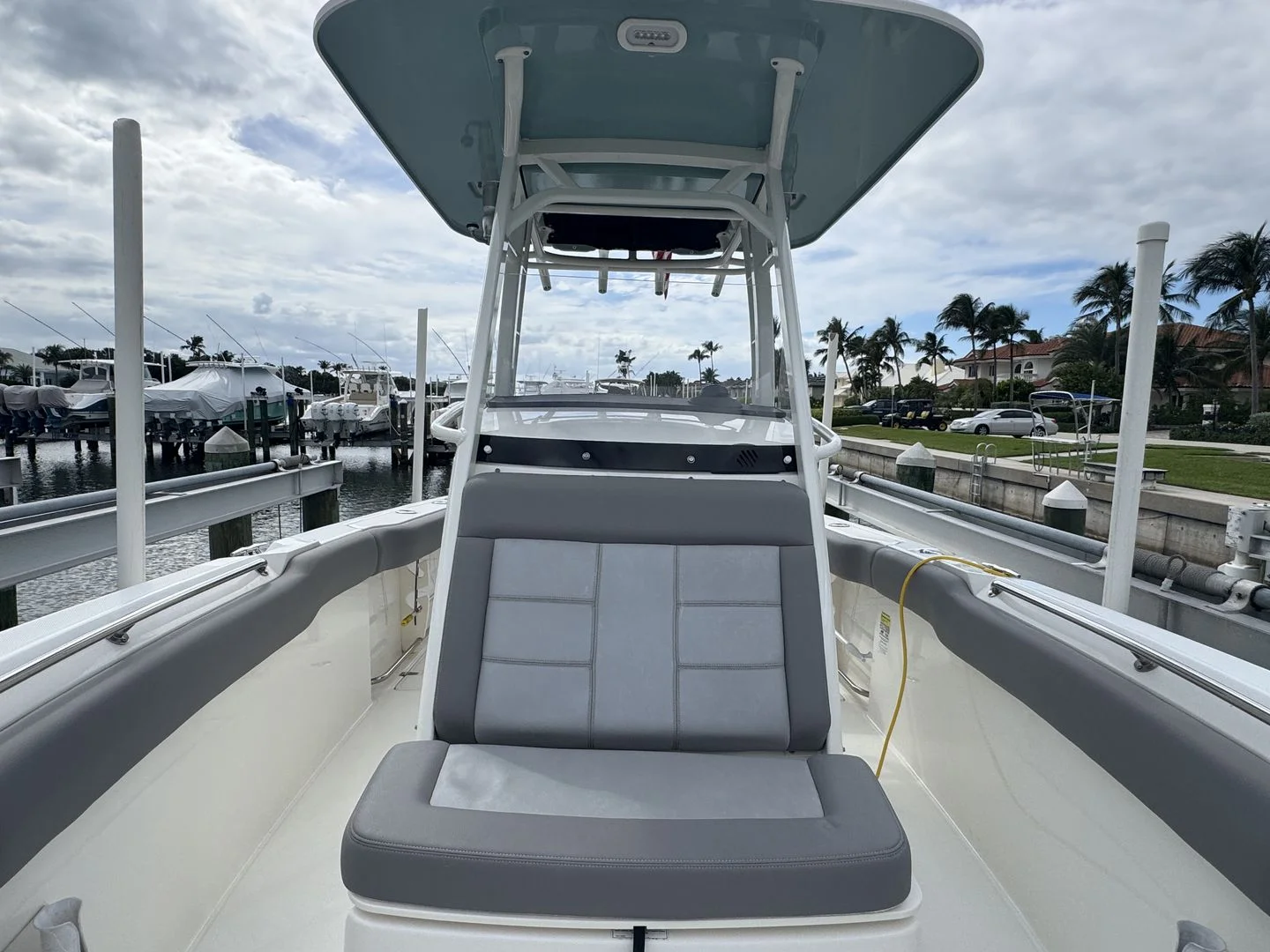 2022 Boston Whaler 230 OUTRAGE Image Thumbnail #7