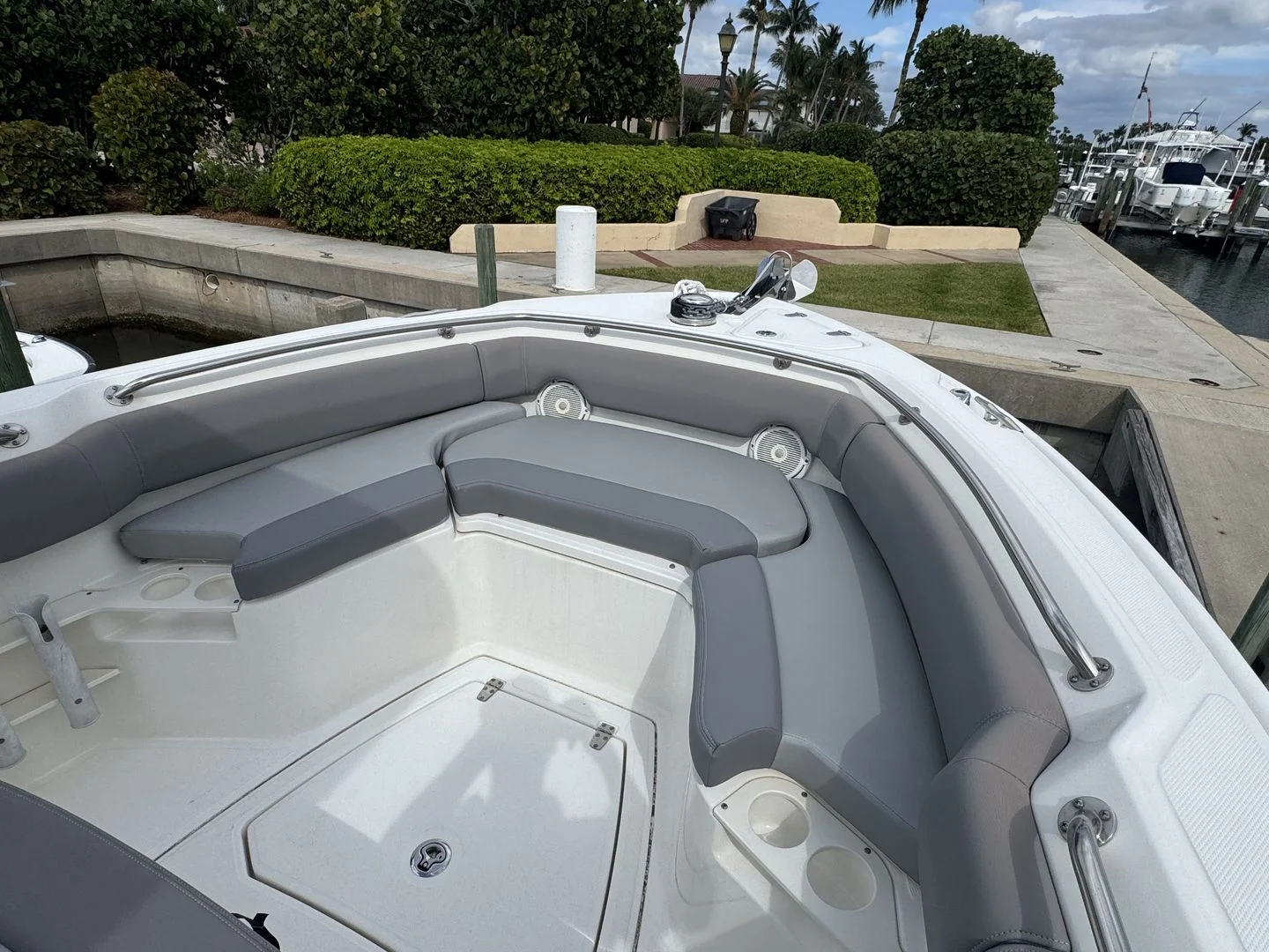2022 Boston Whaler 230 OUTRAGE Image Thumbnail #5