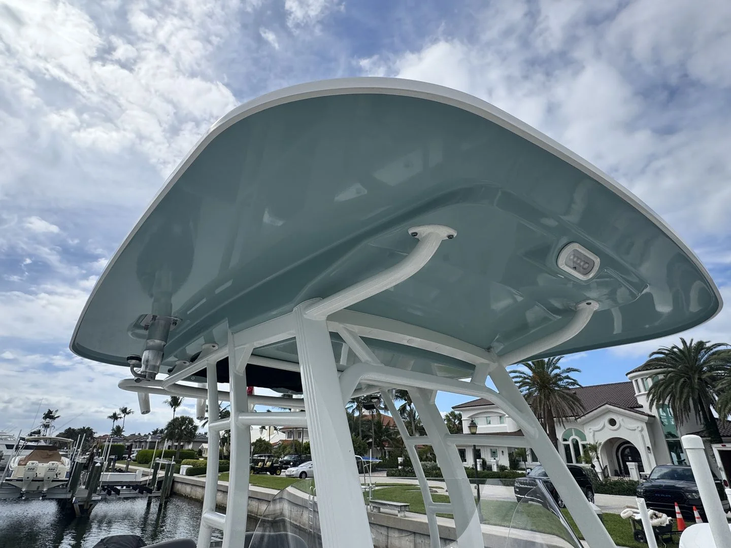 2022 Boston Whaler 230 OUTRAGE Image Thumbnail #9