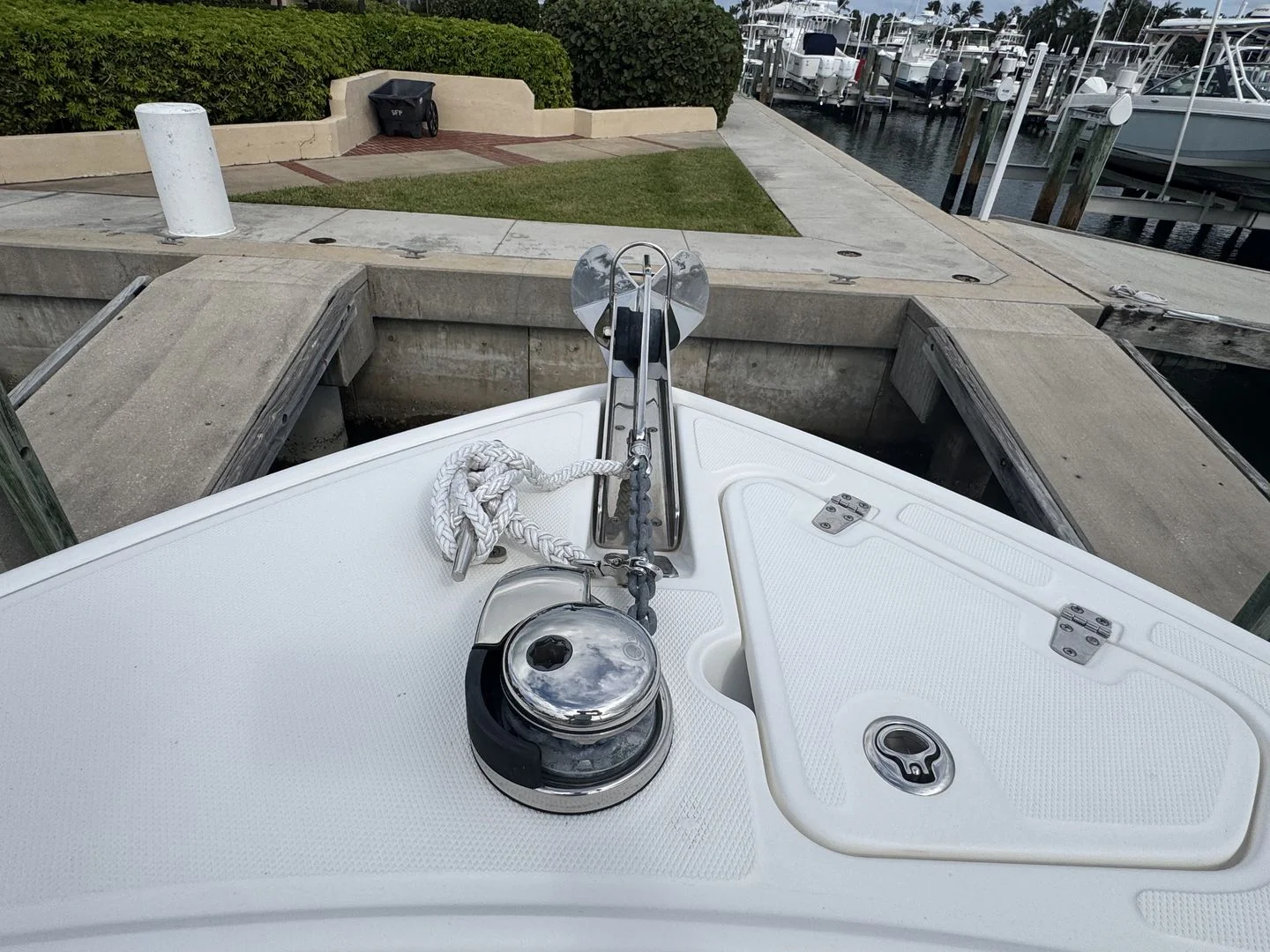 2022 Boston Whaler 230 OUTRAGE Image Thumbnail #8
