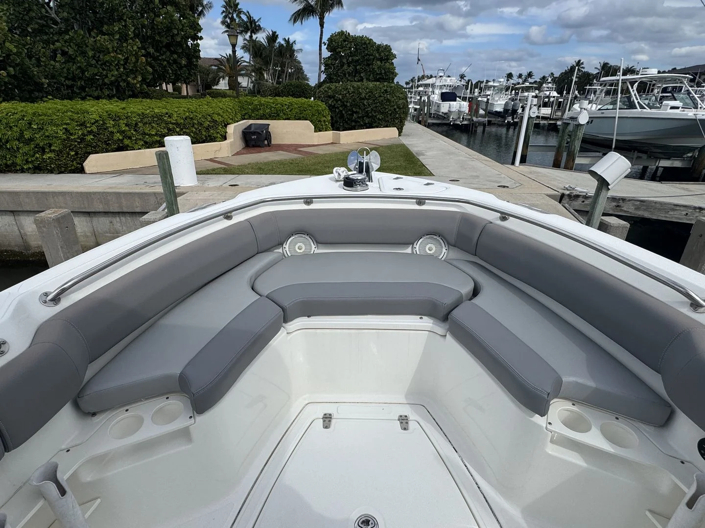 2022 Boston Whaler 230 OUTRAGE Image Thumbnail #6