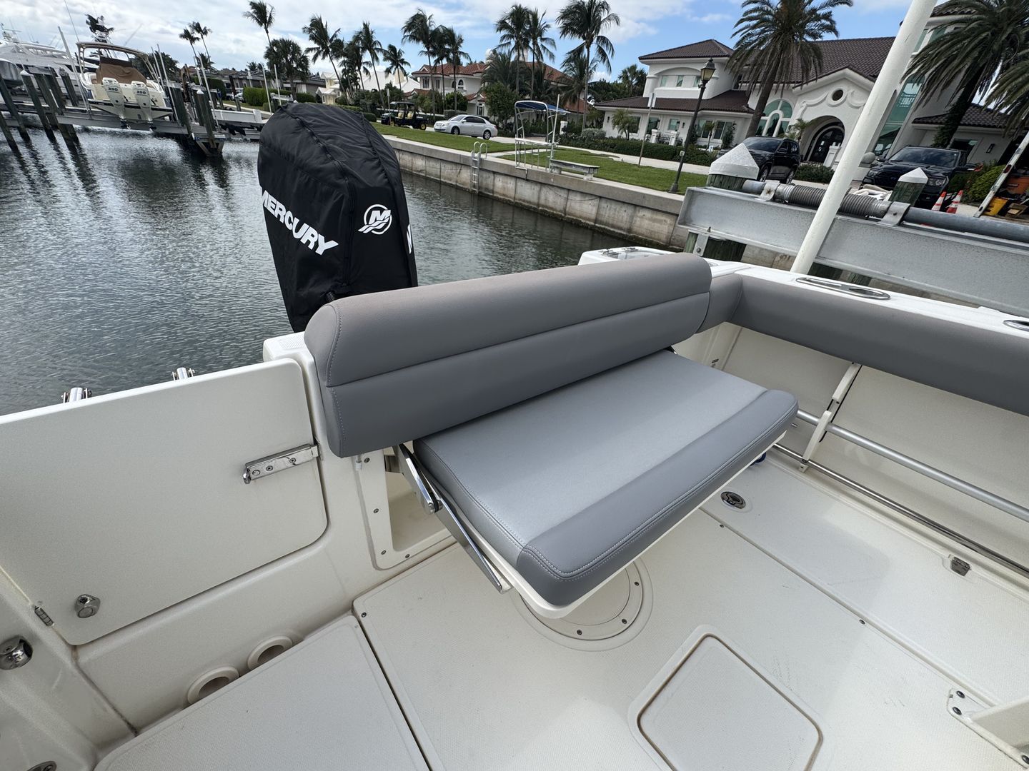 2022 Boston Whaler 230 OUTRAGE Image Thumbnail #14