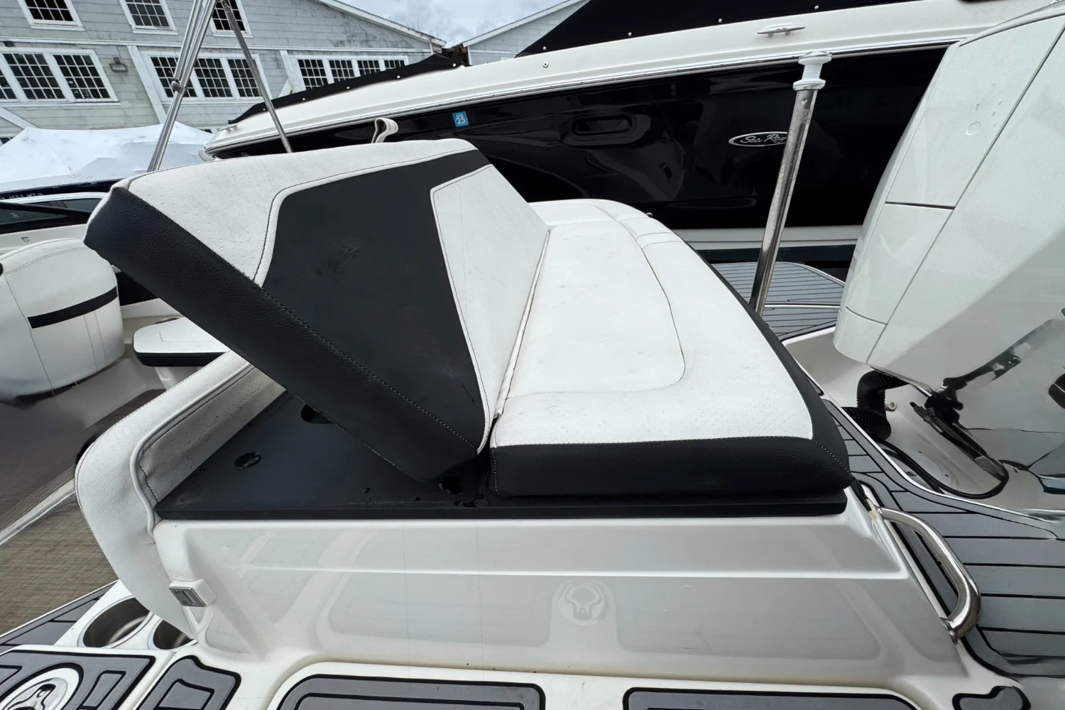 2021 Sea Ray SPX 210 OB Image Thumbnail #4