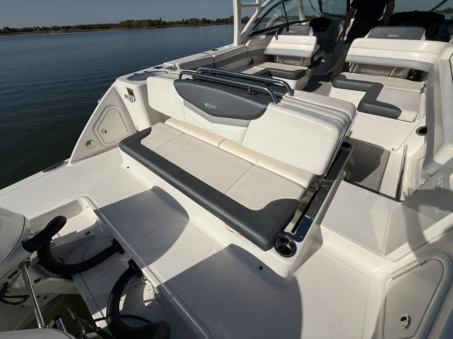 2021 Robalo R317 Image Thumbnail #12