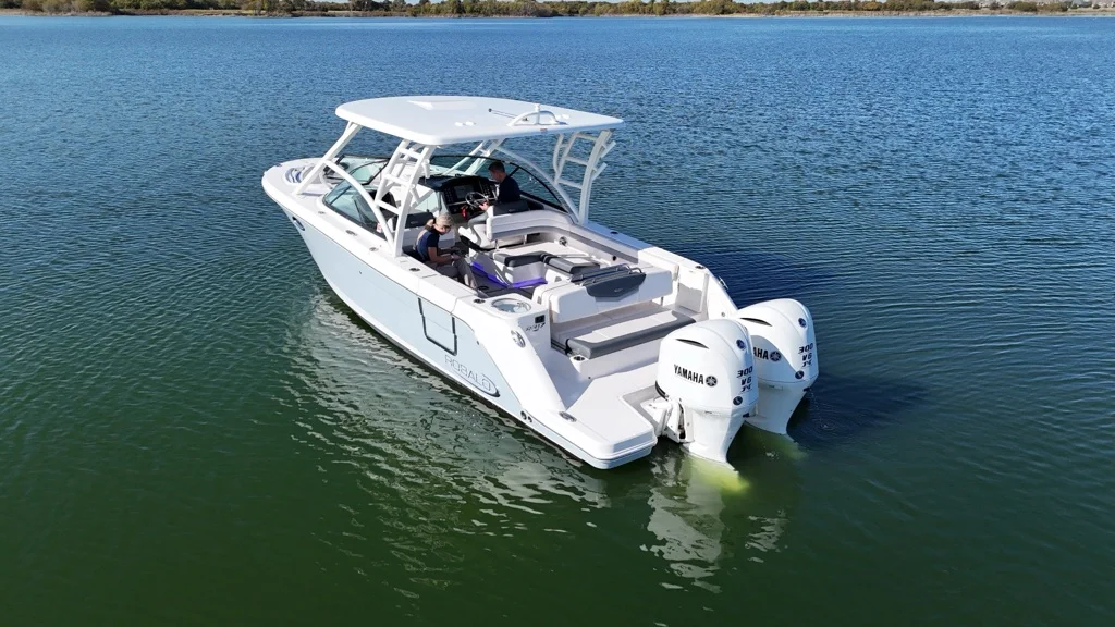 2021 Robalo R317 Image Thumbnail #4