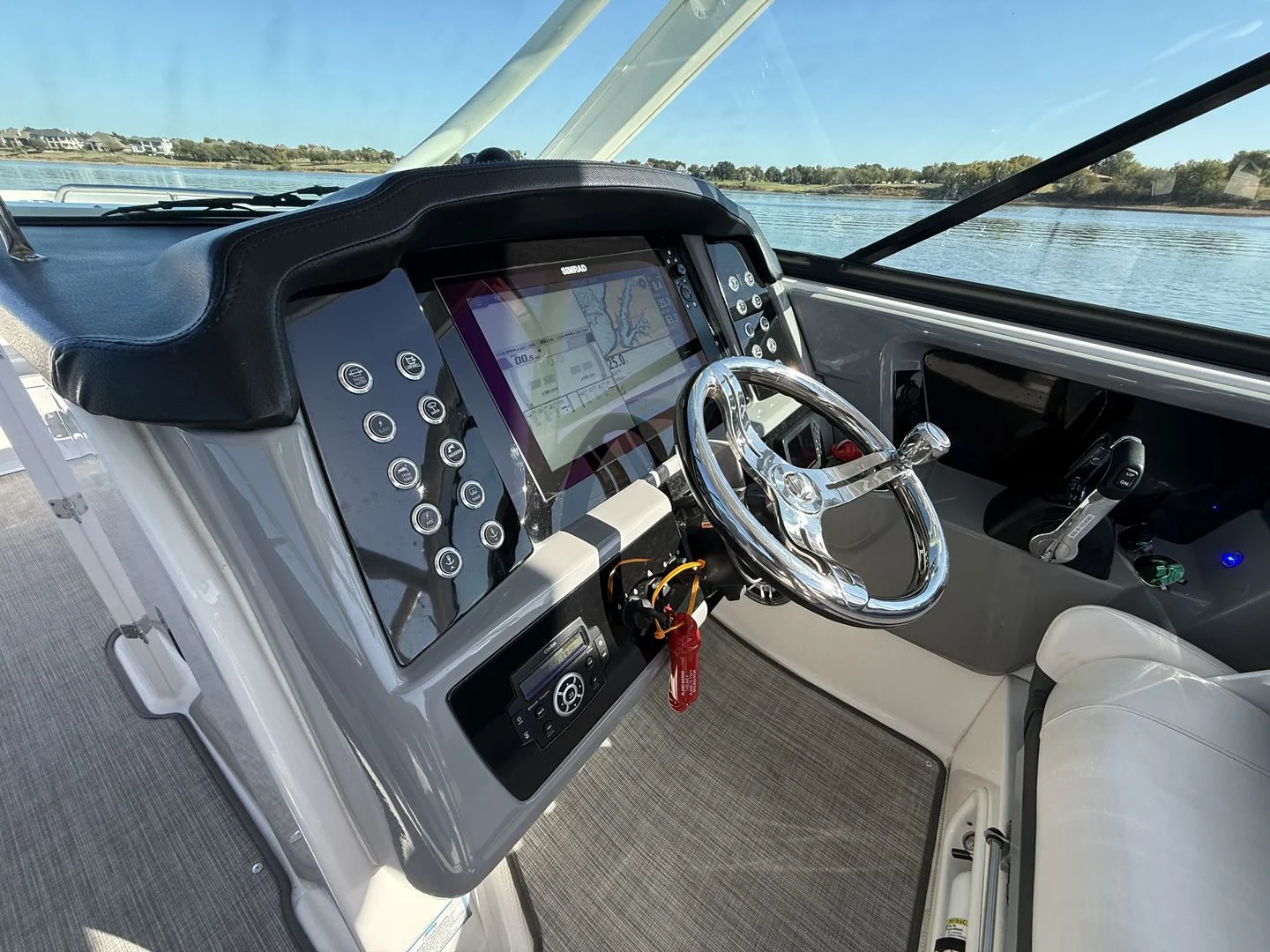 2021 Robalo R317 Image Thumbnail #29