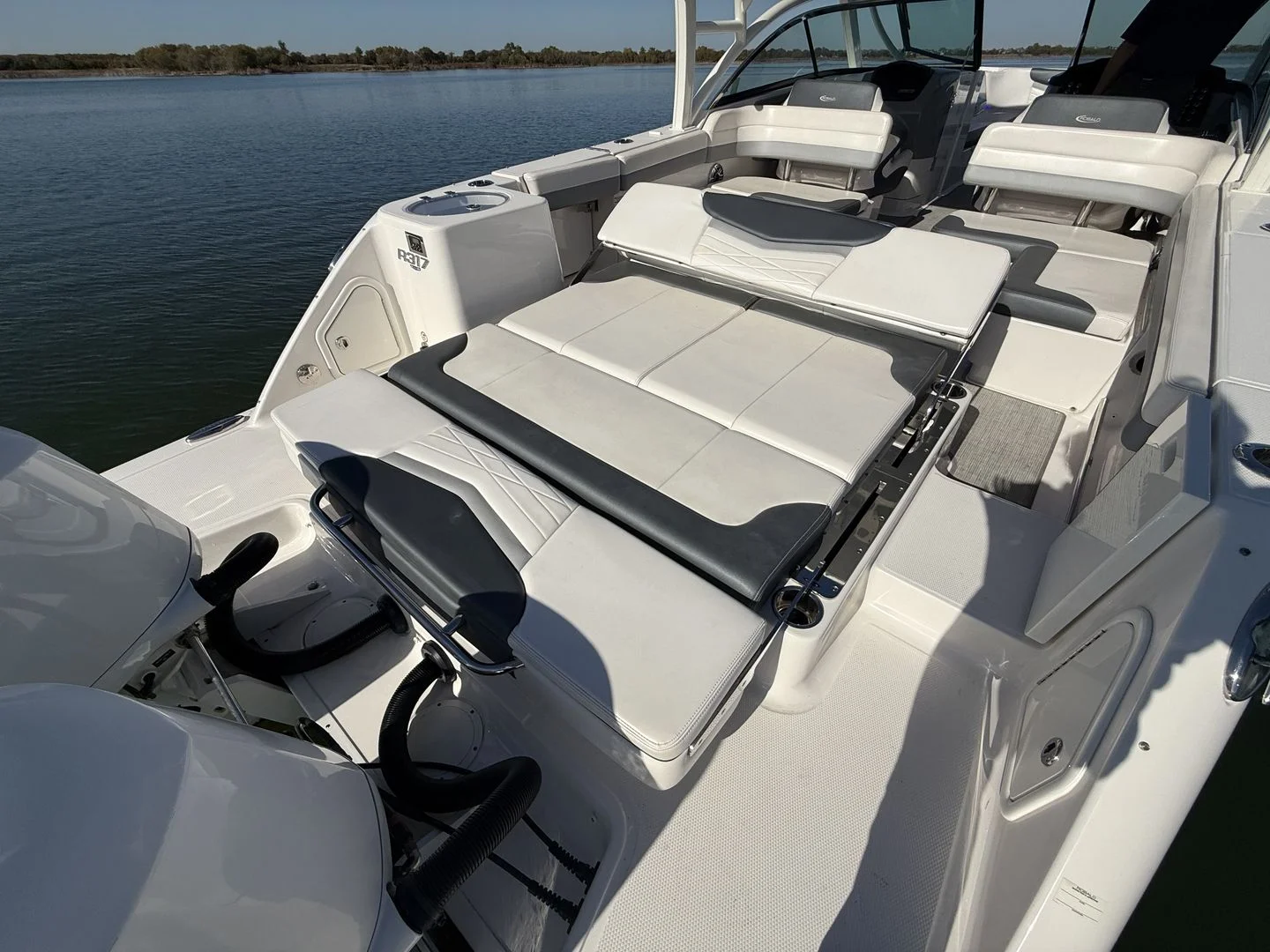 2021 Robalo R317 Image Thumbnail #13