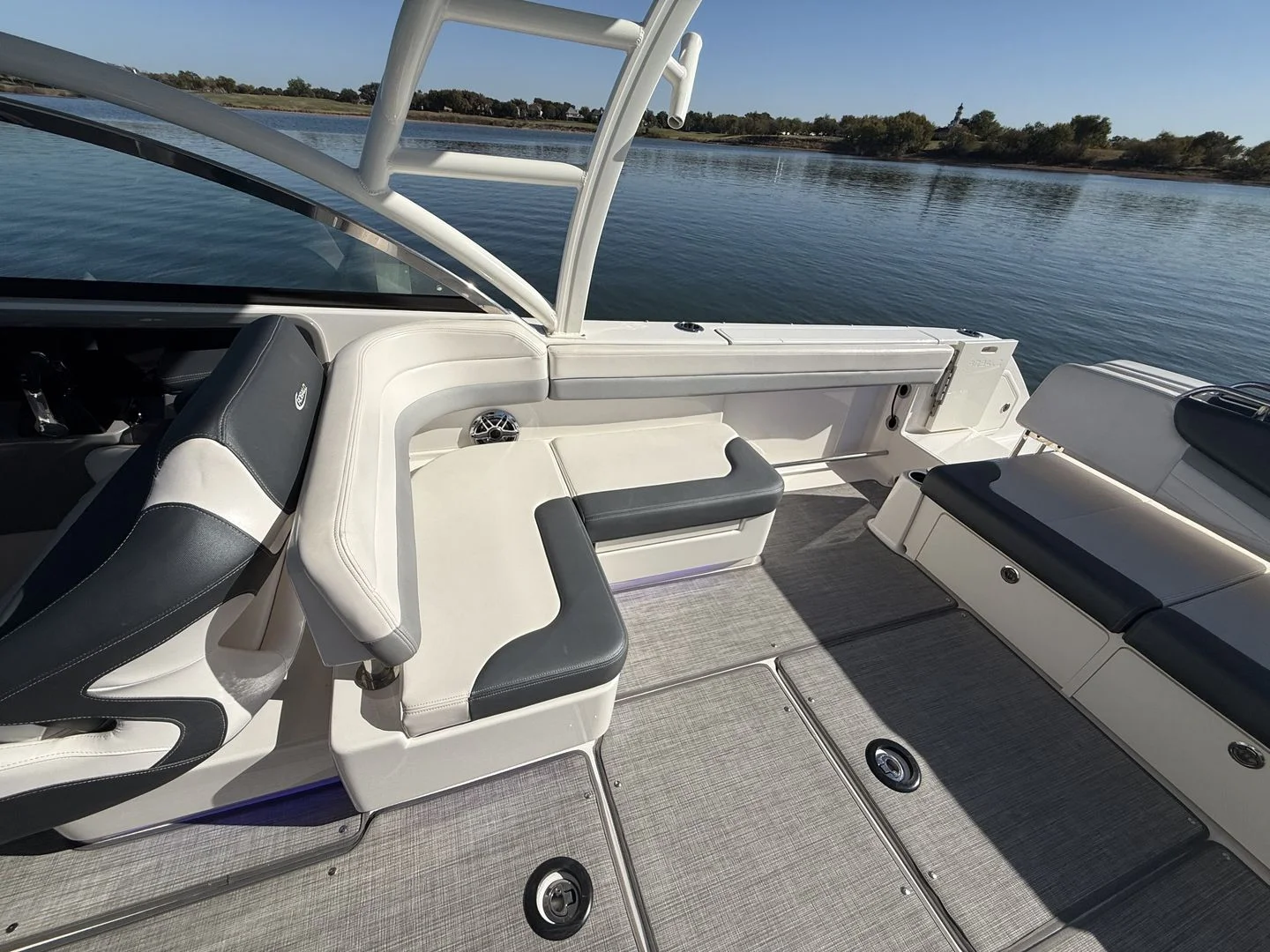 2021 Robalo R317 Image Thumbnail #24
