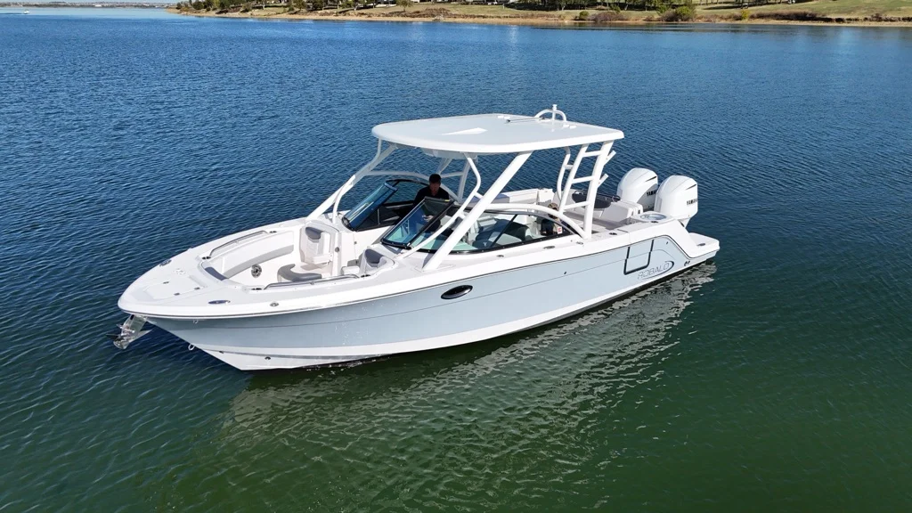 2021 Robalo R317 Image Thumbnail #3
