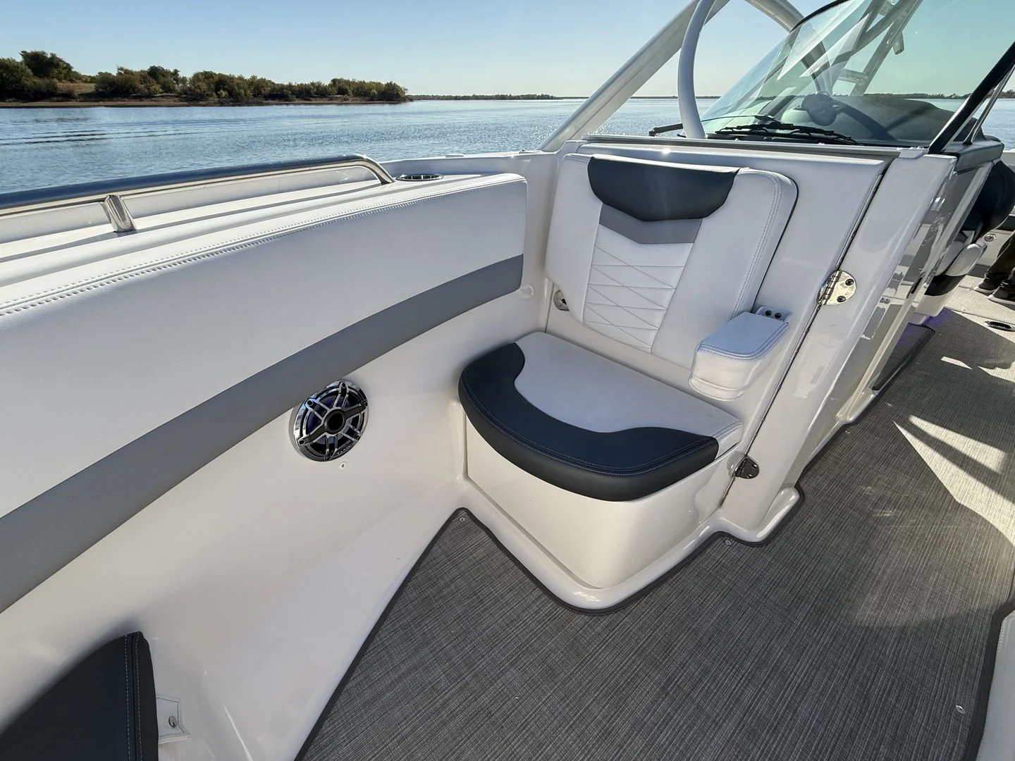 2021 Robalo R317 Image Thumbnail #39