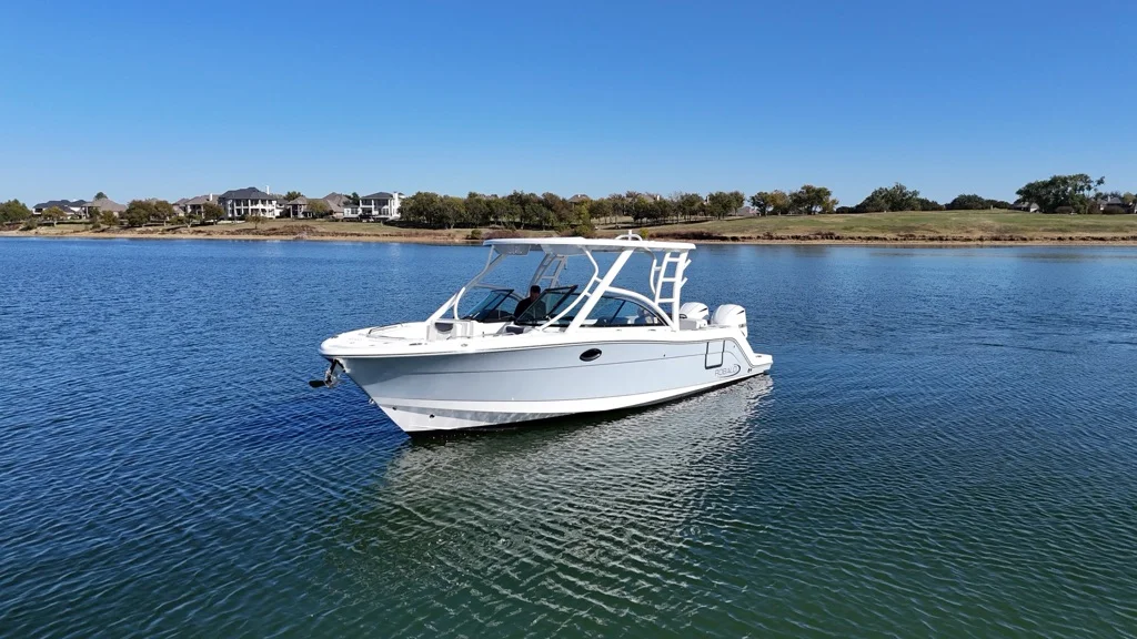 2021 Robalo R317 Image Thumbnail #2