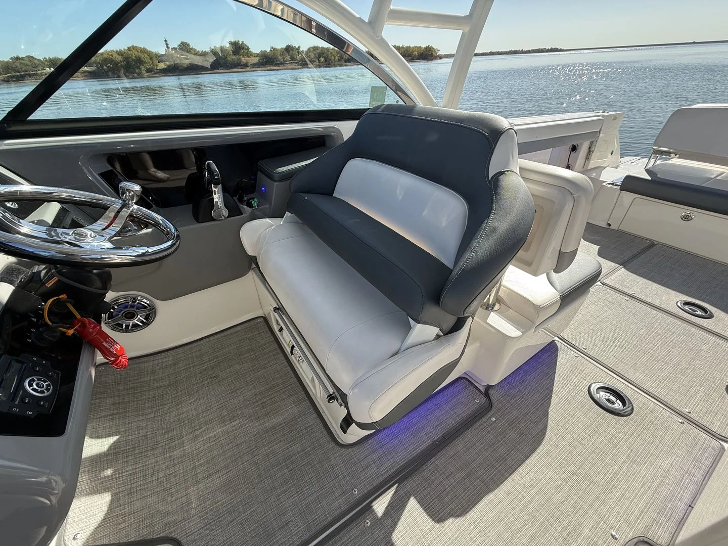 2021 Robalo R317 Image Thumbnail #26