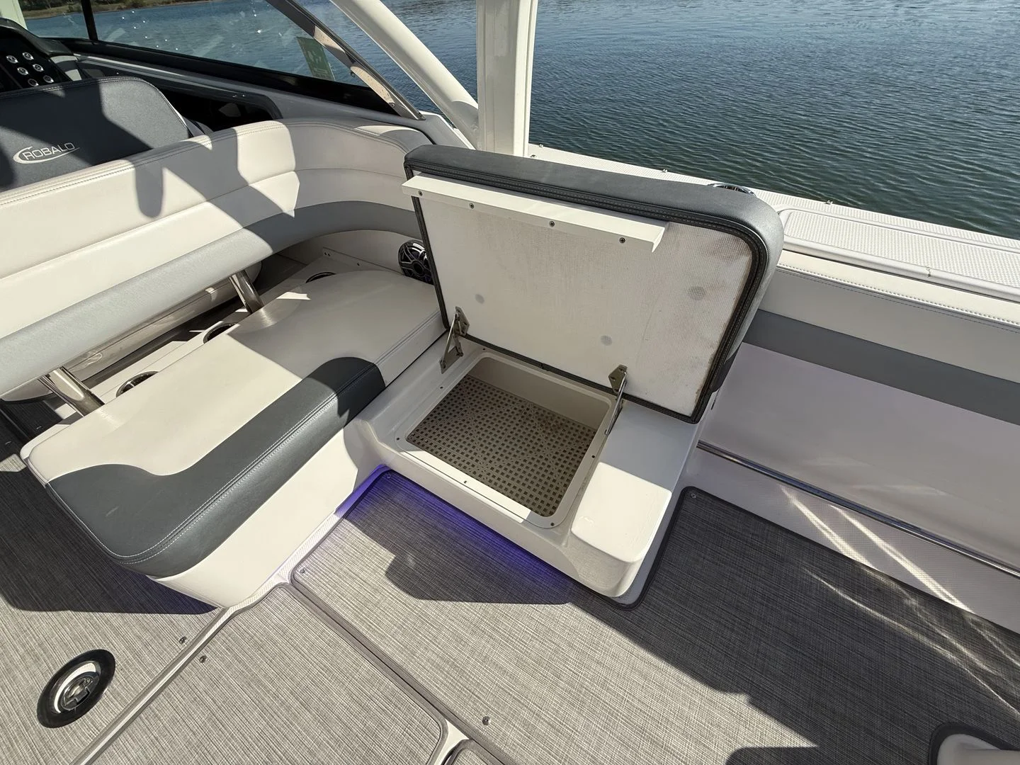 2021 Robalo R317 Image Thumbnail #23