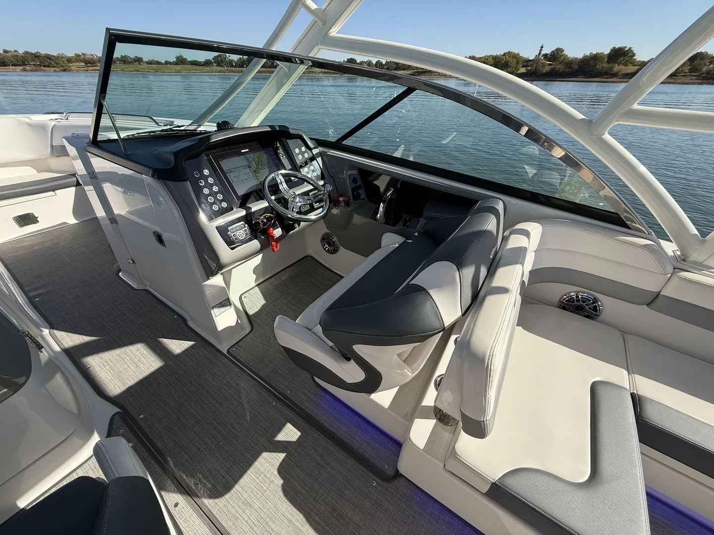 2021 Robalo R317 Image Thumbnail #25