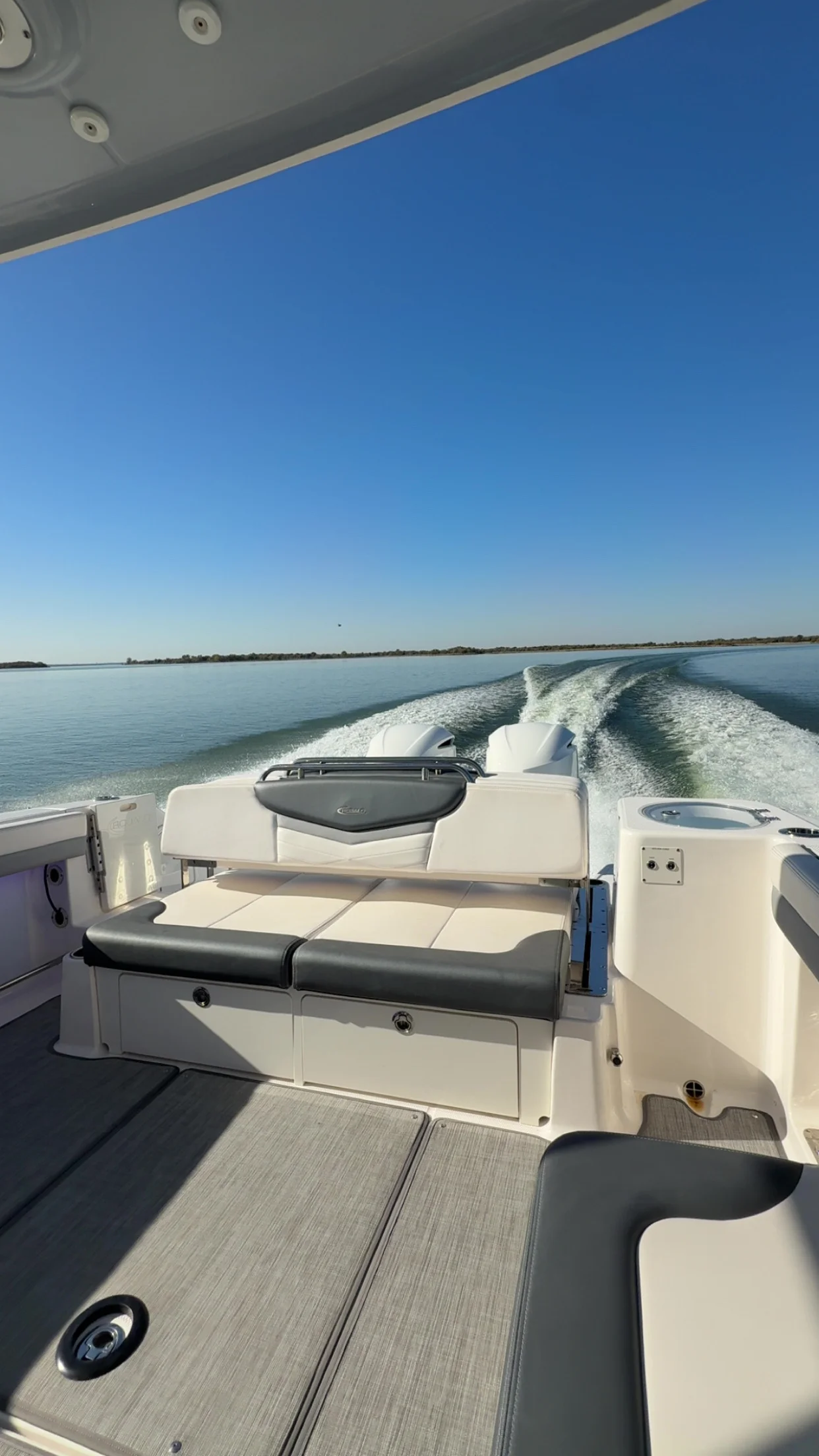 2021 Robalo R317 Image Thumbnail #16