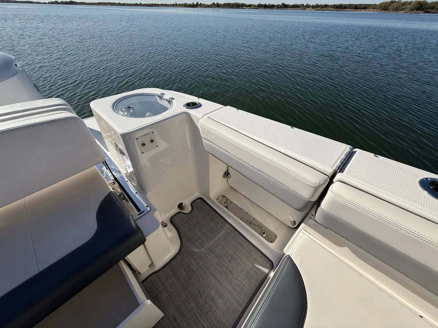 2021 Robalo R317 Image Thumbnail #18