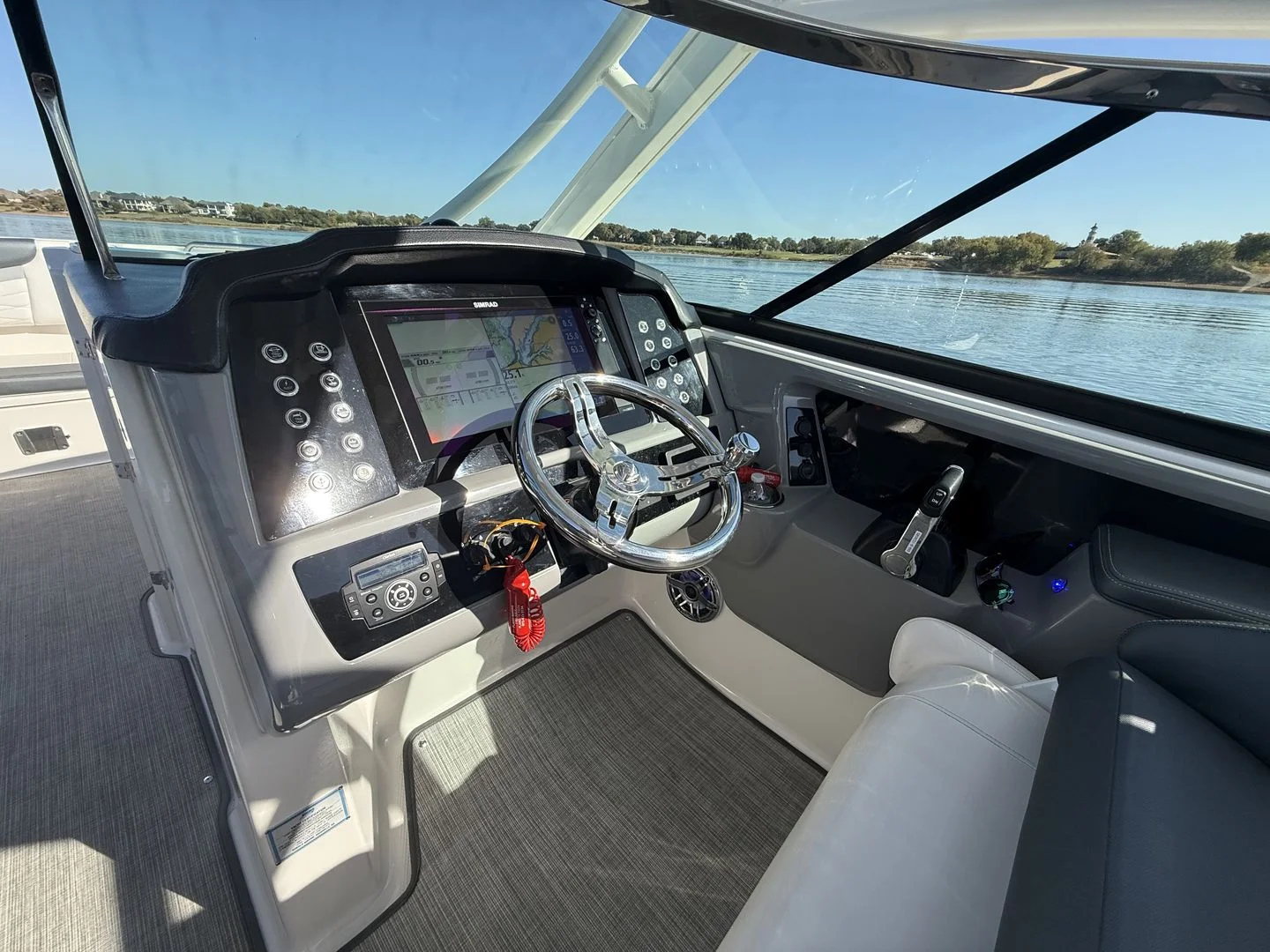 2021 Robalo R317 Image Thumbnail #27