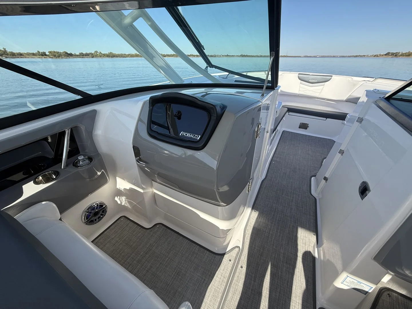 2021 Robalo R317 Image Thumbnail #32