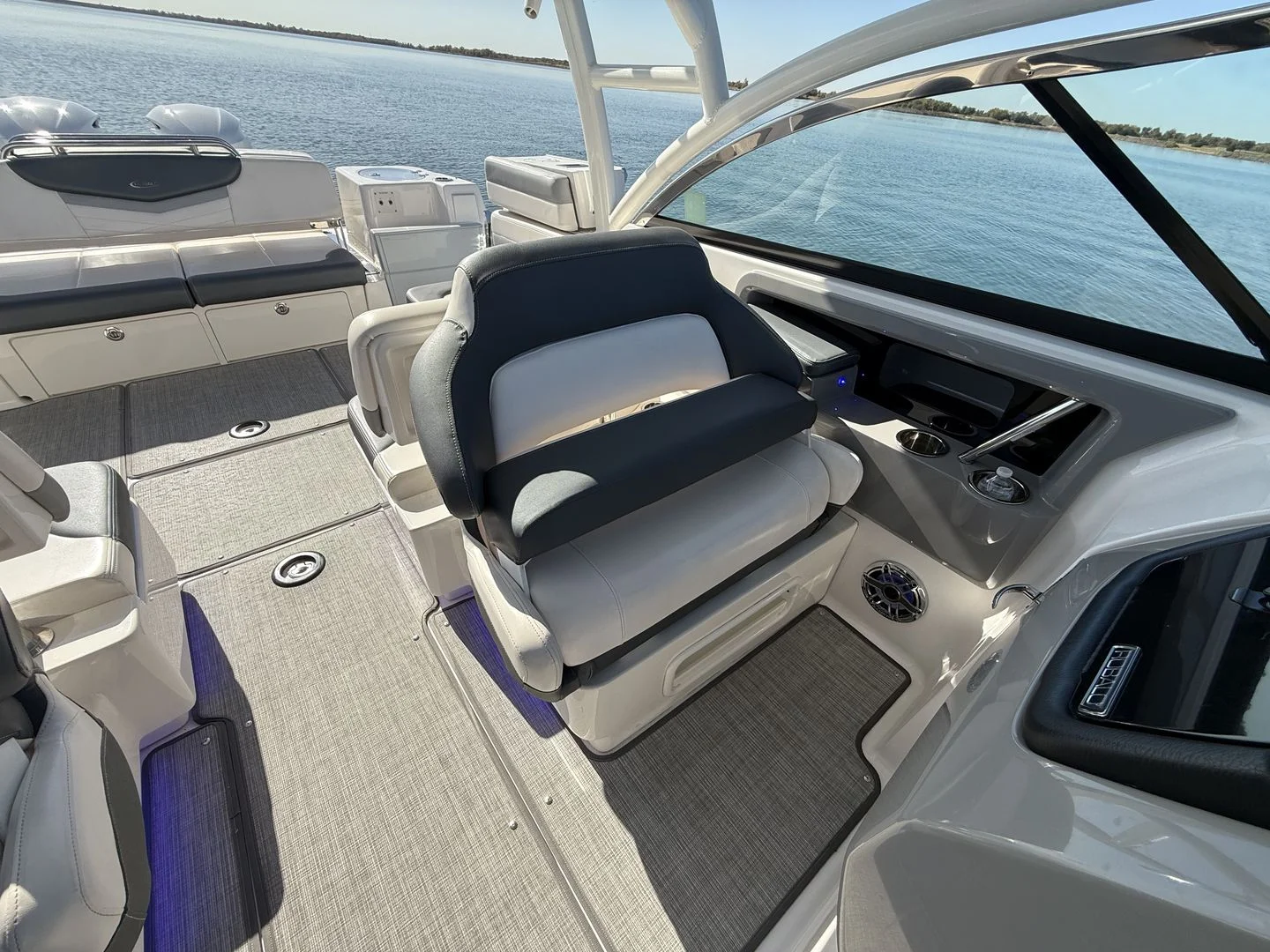 2021 Robalo R317 Image Thumbnail #31