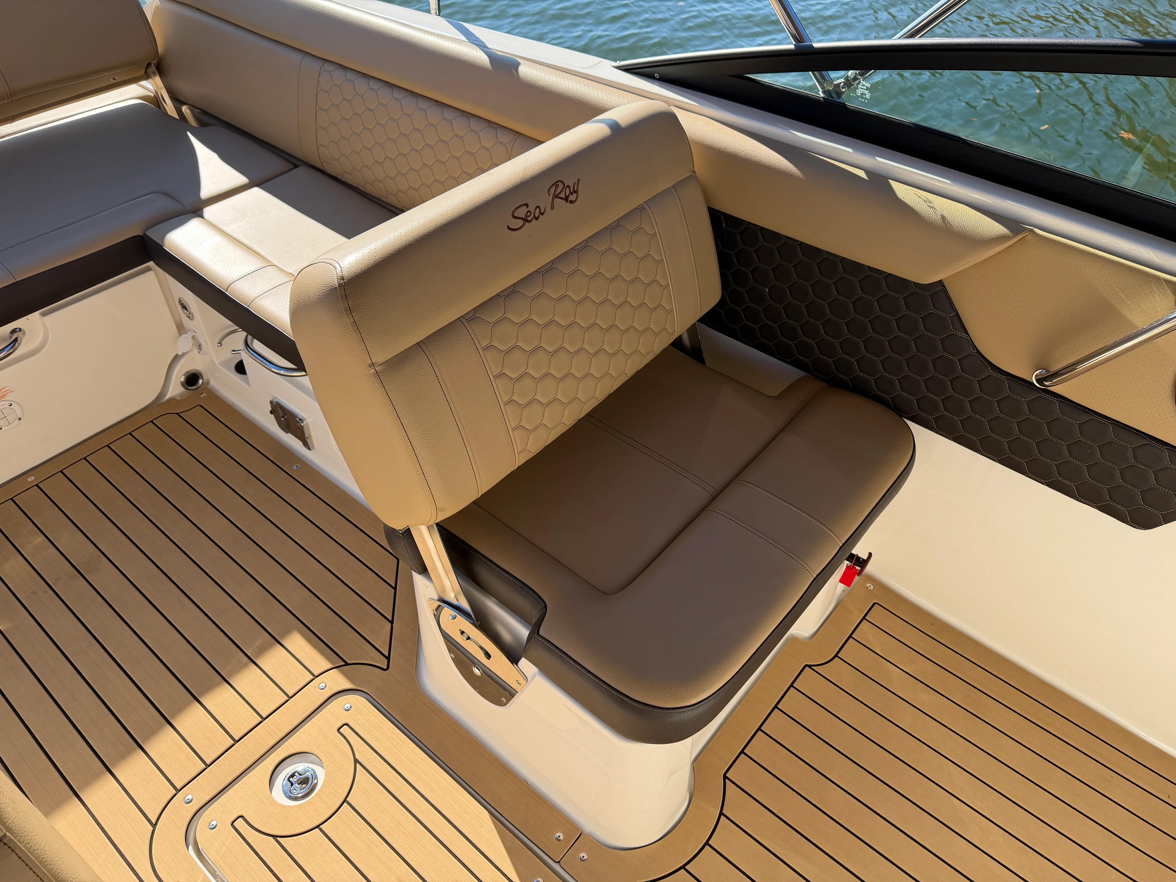 2021 Sea Ray 250 SDX Image Thumbnail #26