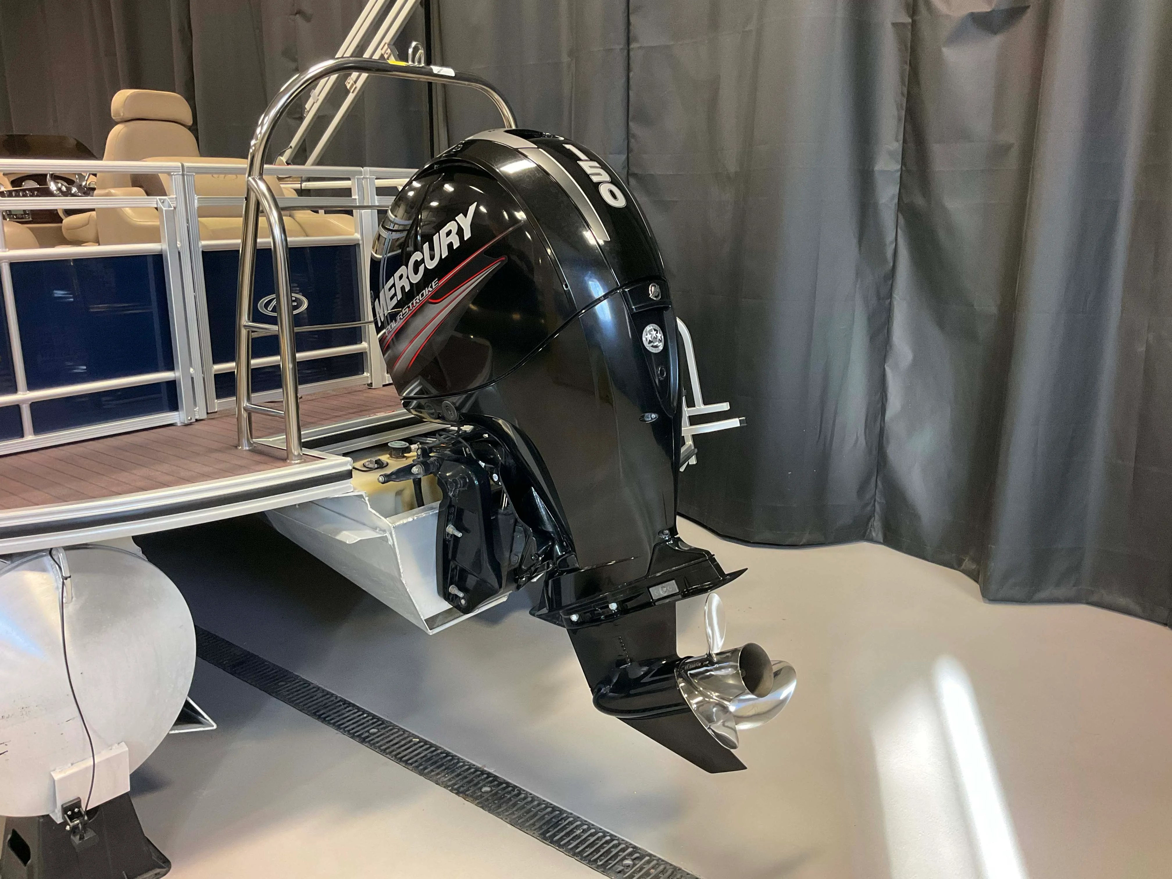 2014 Harris Sunliner 220 Image Thumbnail #4