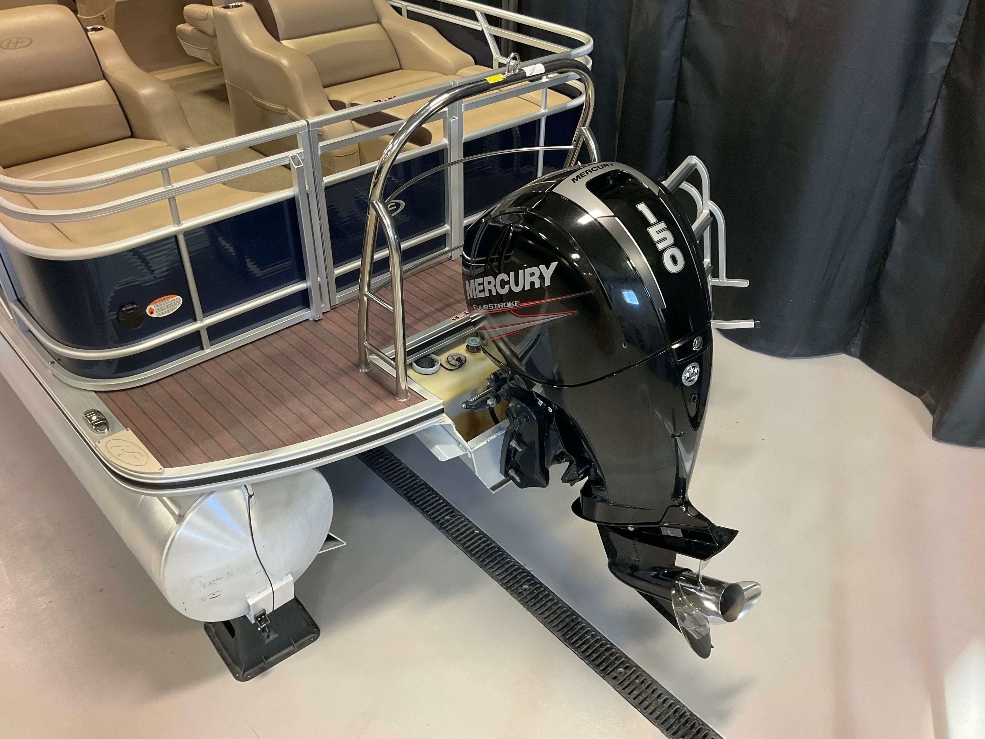 2014 Harris Sunliner 220 Image Thumbnail #7