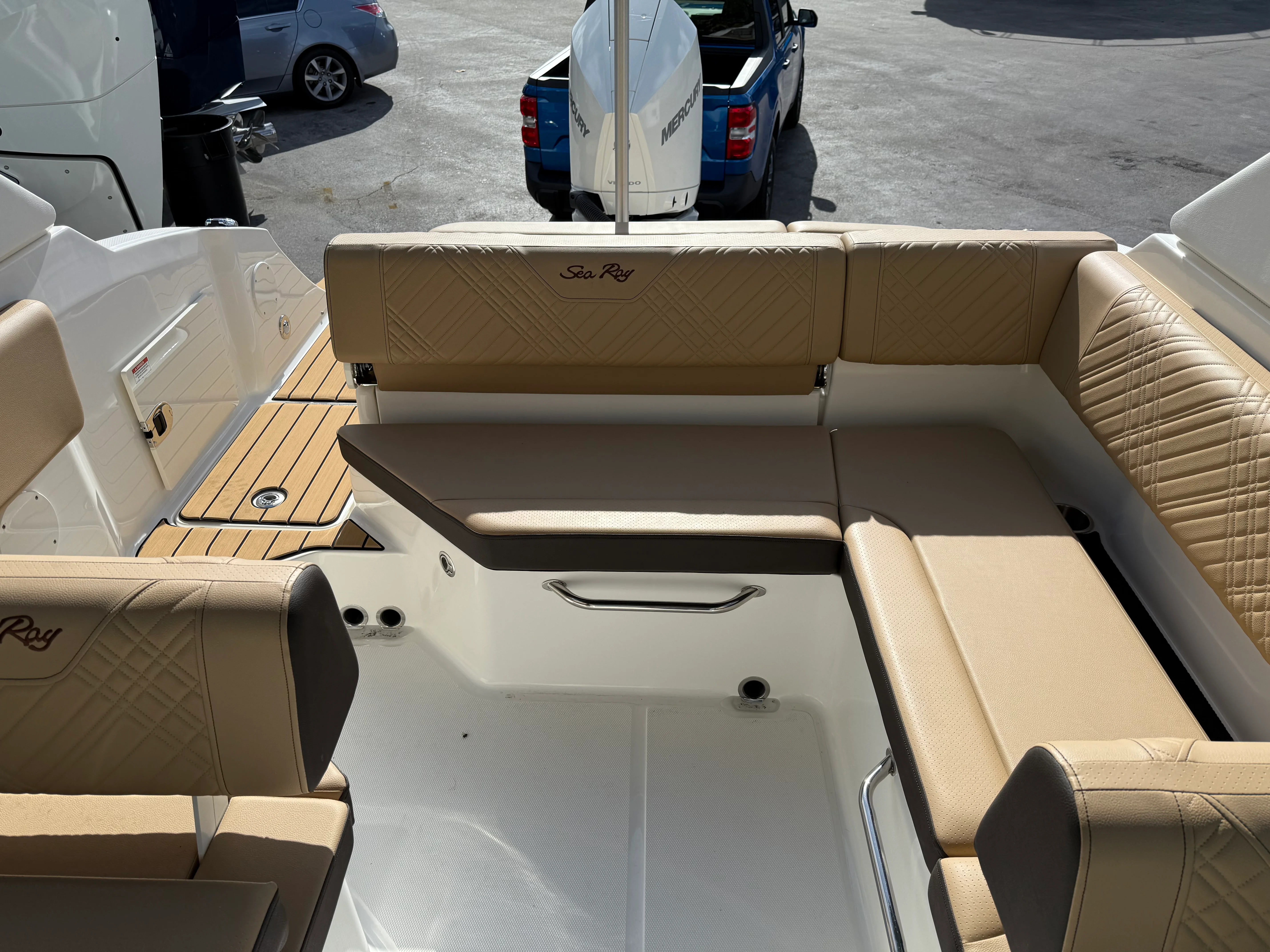 2026 Sea Ray SDX 230 Outboard Image Thumbnail #15