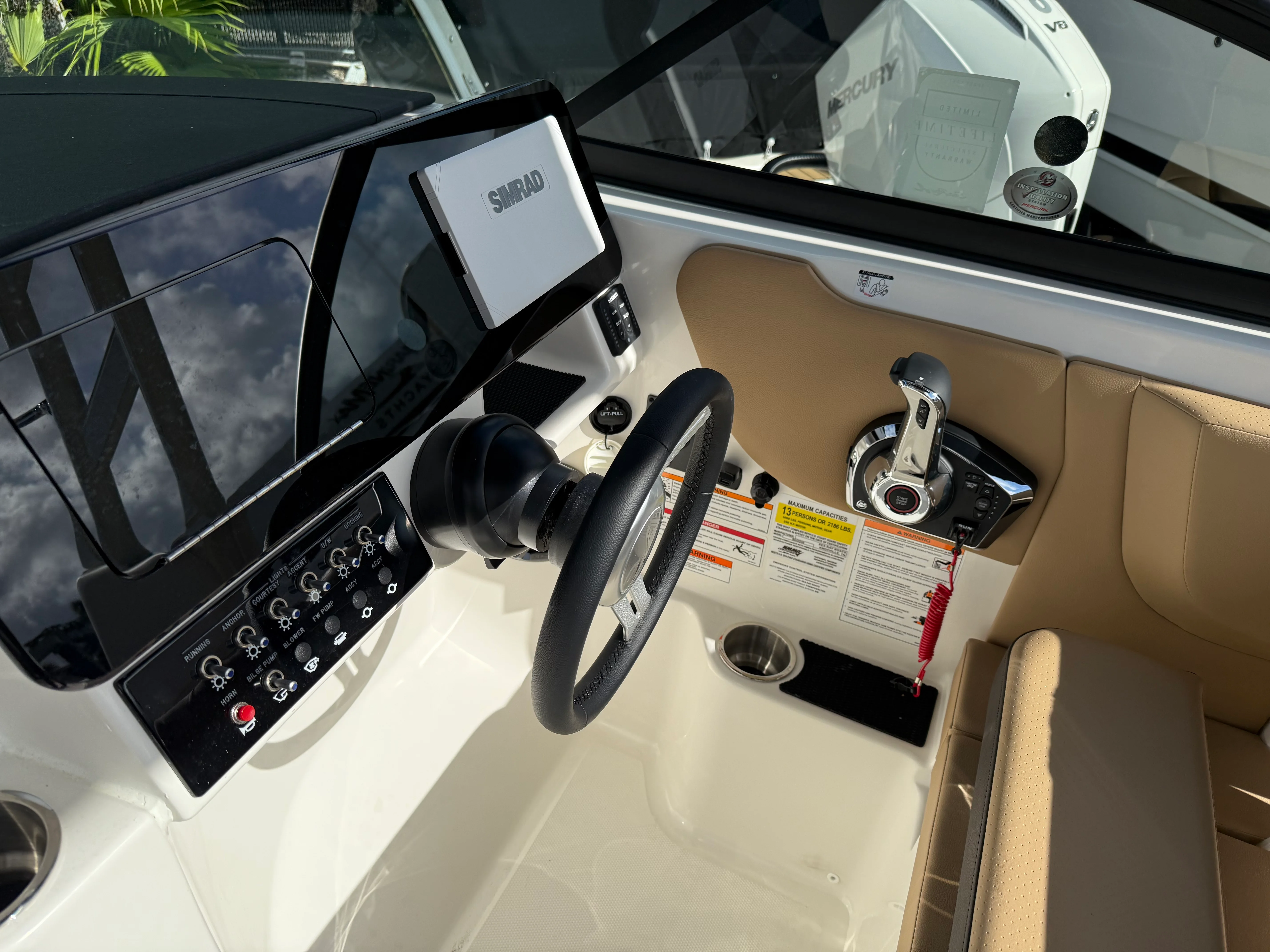 2026 Sea Ray SDX 230 Outboard Image Thumbnail #8