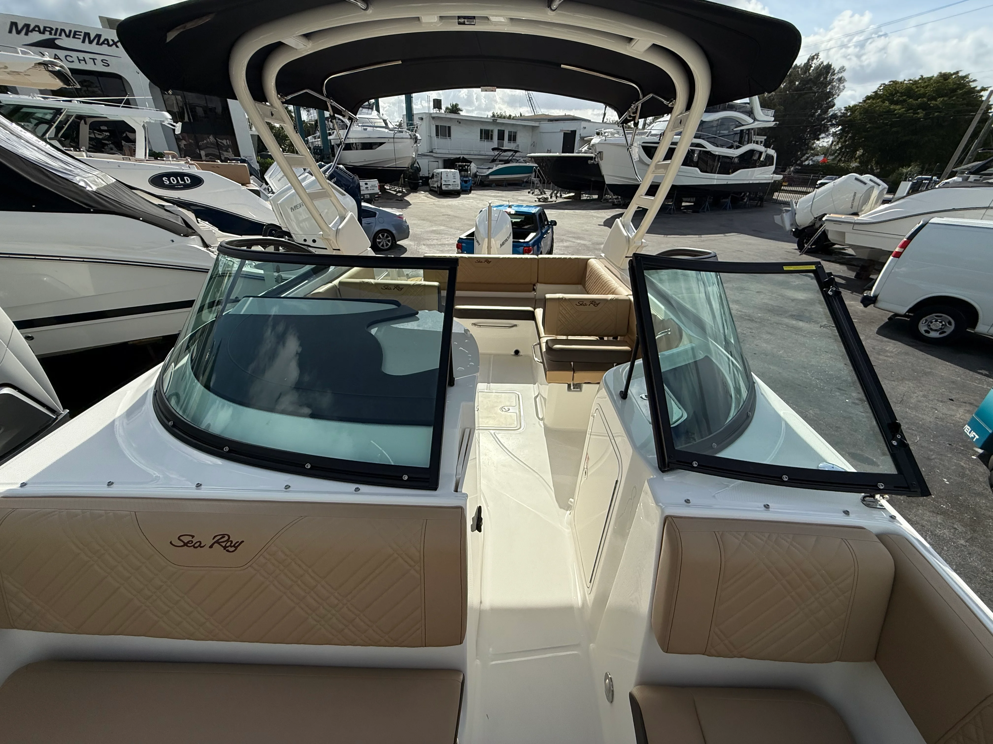 2026 Sea Ray SDX 230 Outboard Image Thumbnail #12