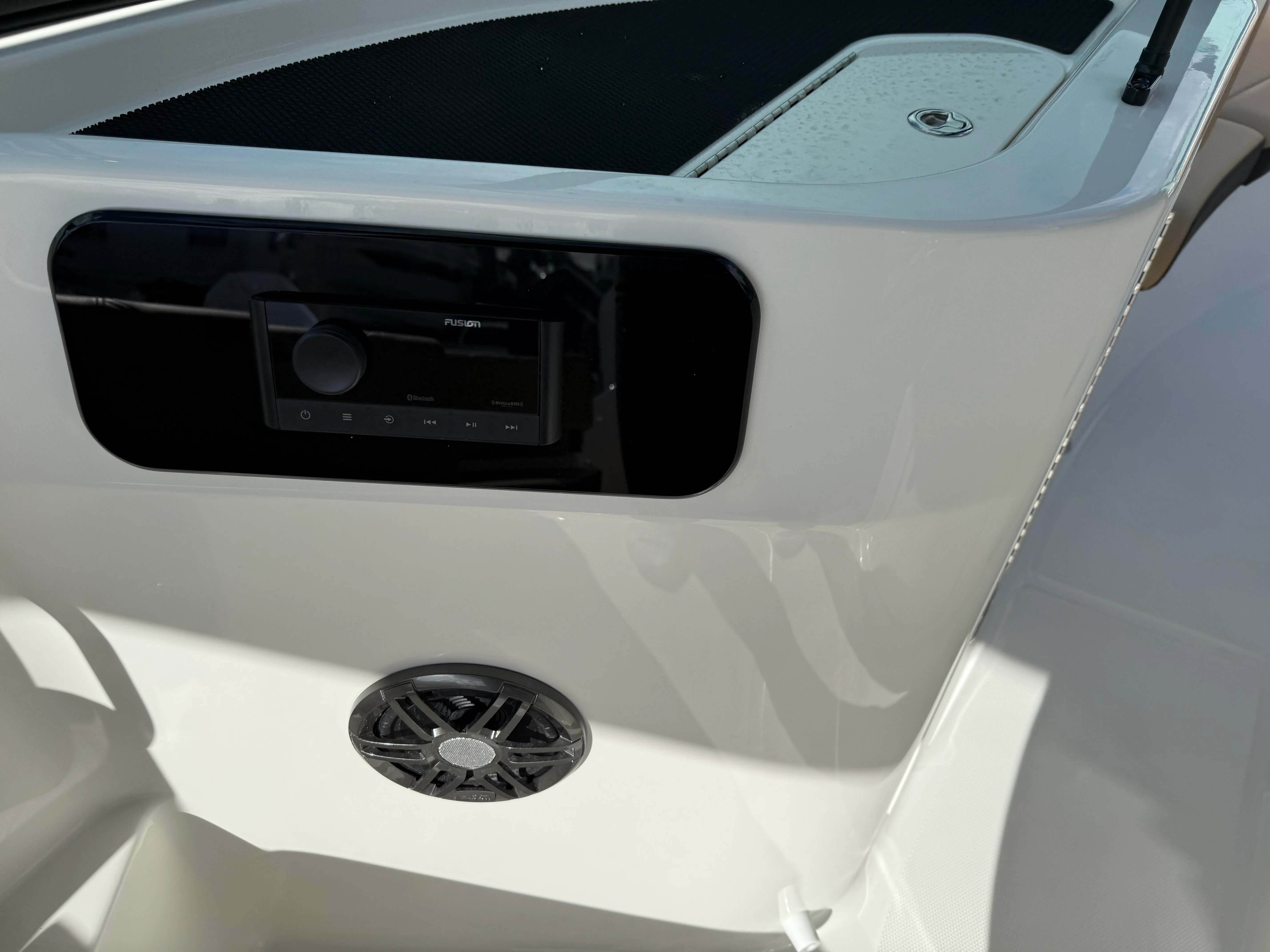 2026 Sea Ray SDX 230 Outboard Image Thumbnail #14