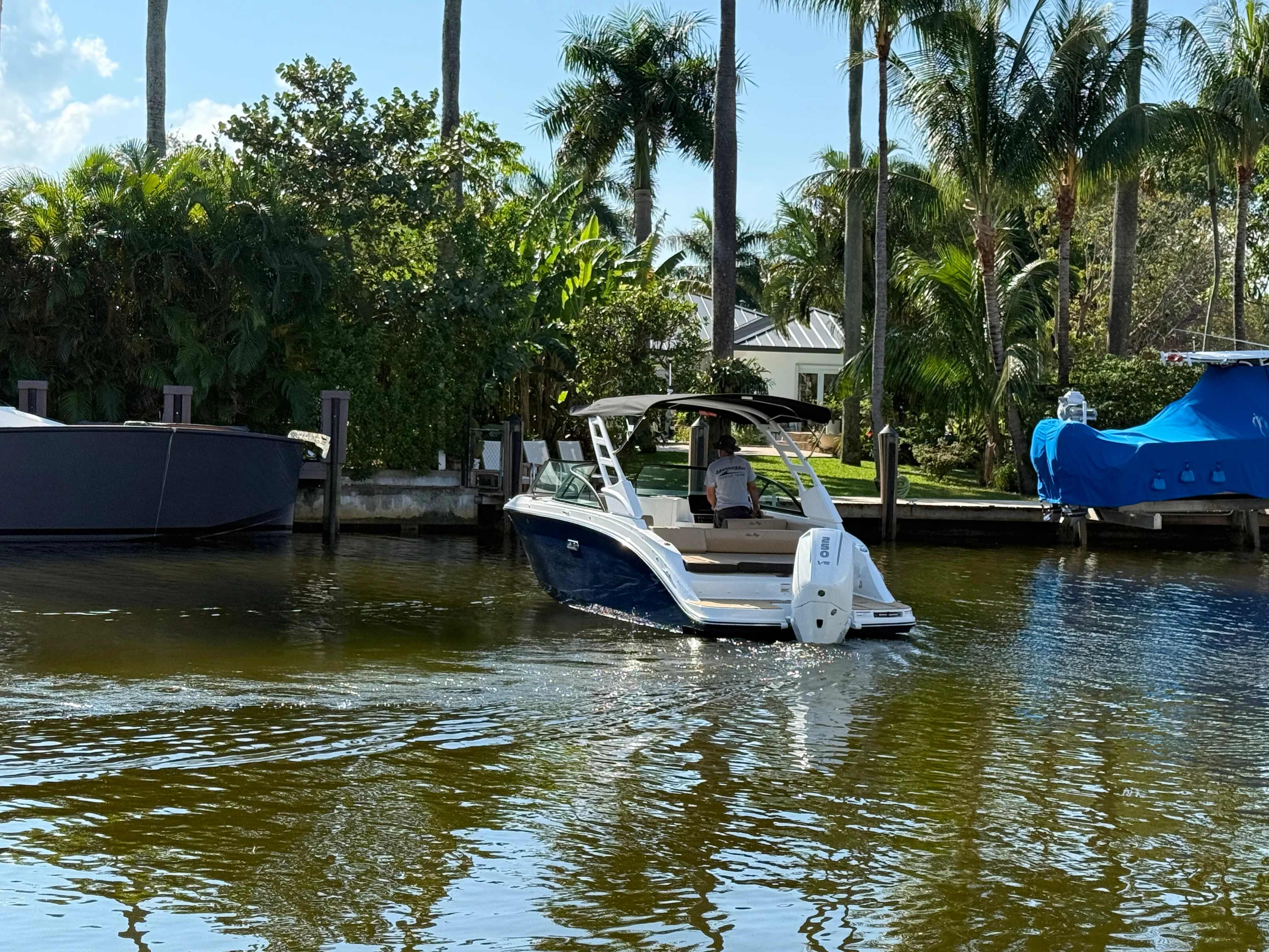 2026 Sea Ray SDX 230 Outboard Image Thumbnail #3