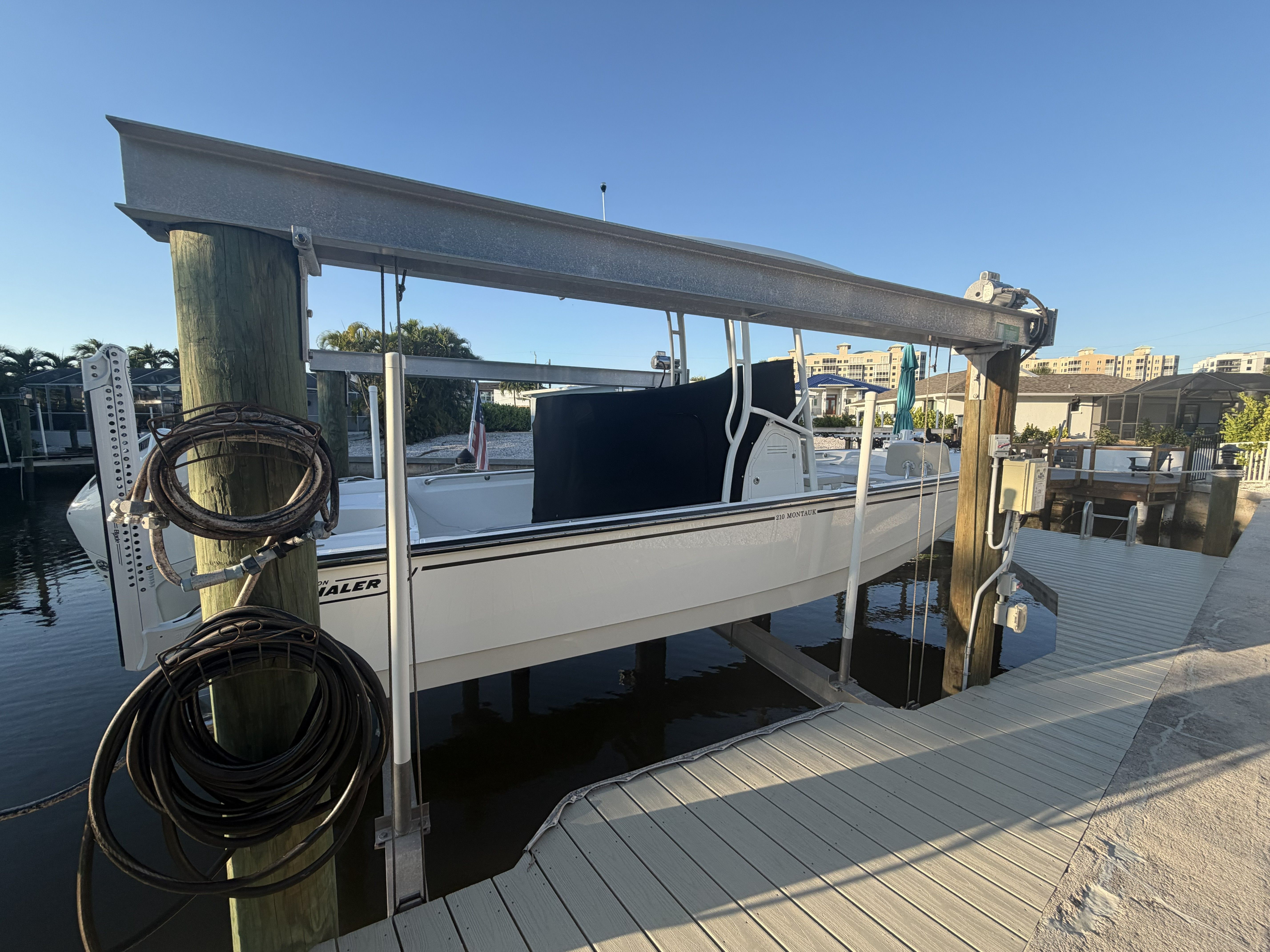 2024 Boston Whaler 210 MONTAUK Image Thumbnail #5